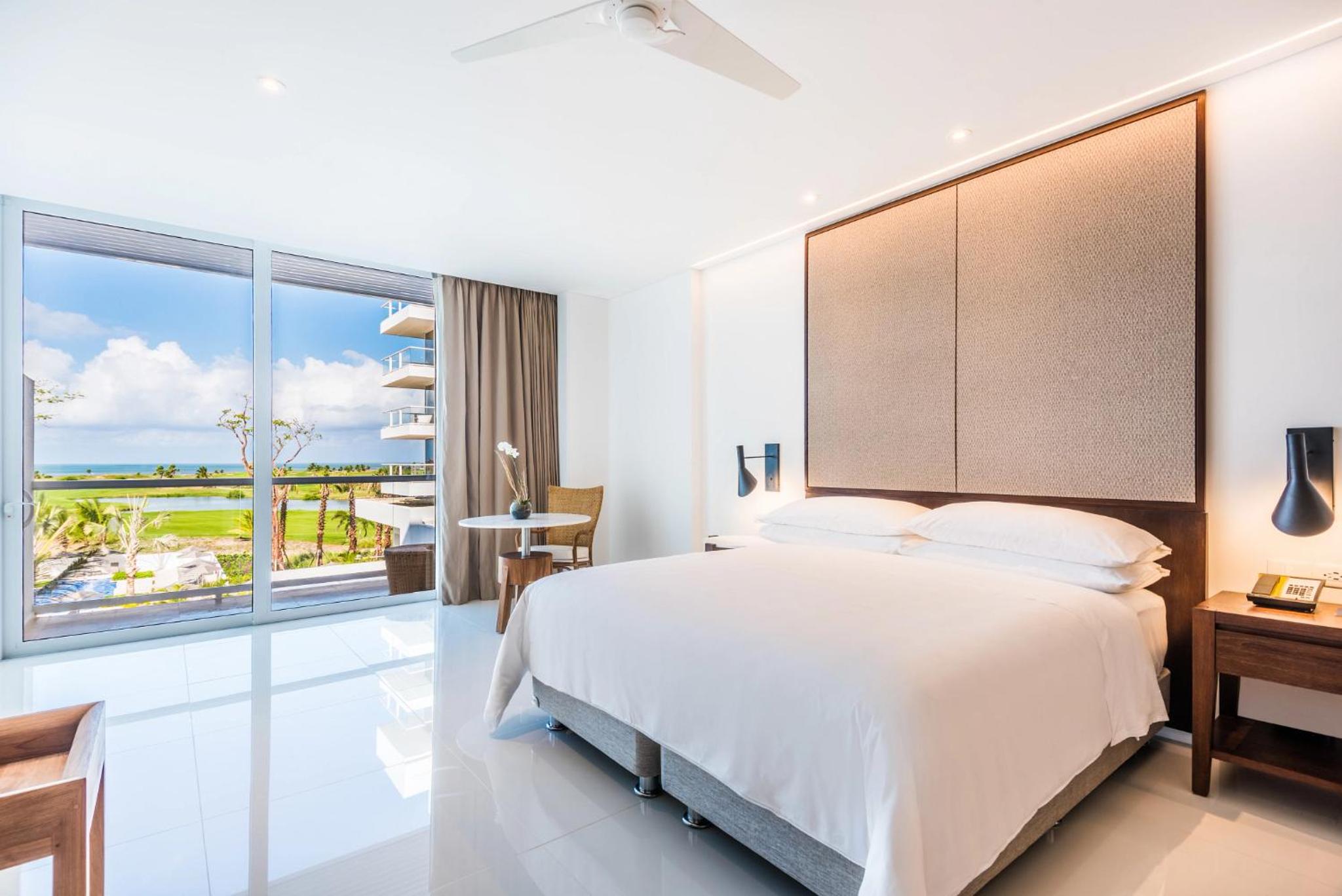 Preferred Club Junior Suite Ocean View King Bed