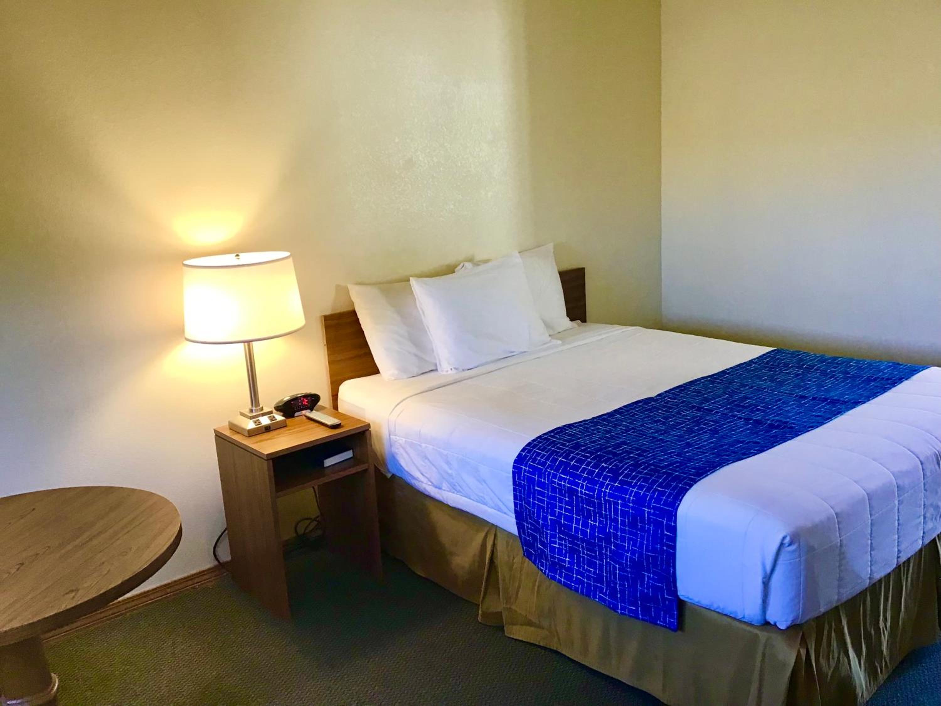 Queen Room - Mobility Access/Non-Smoking photo 2
