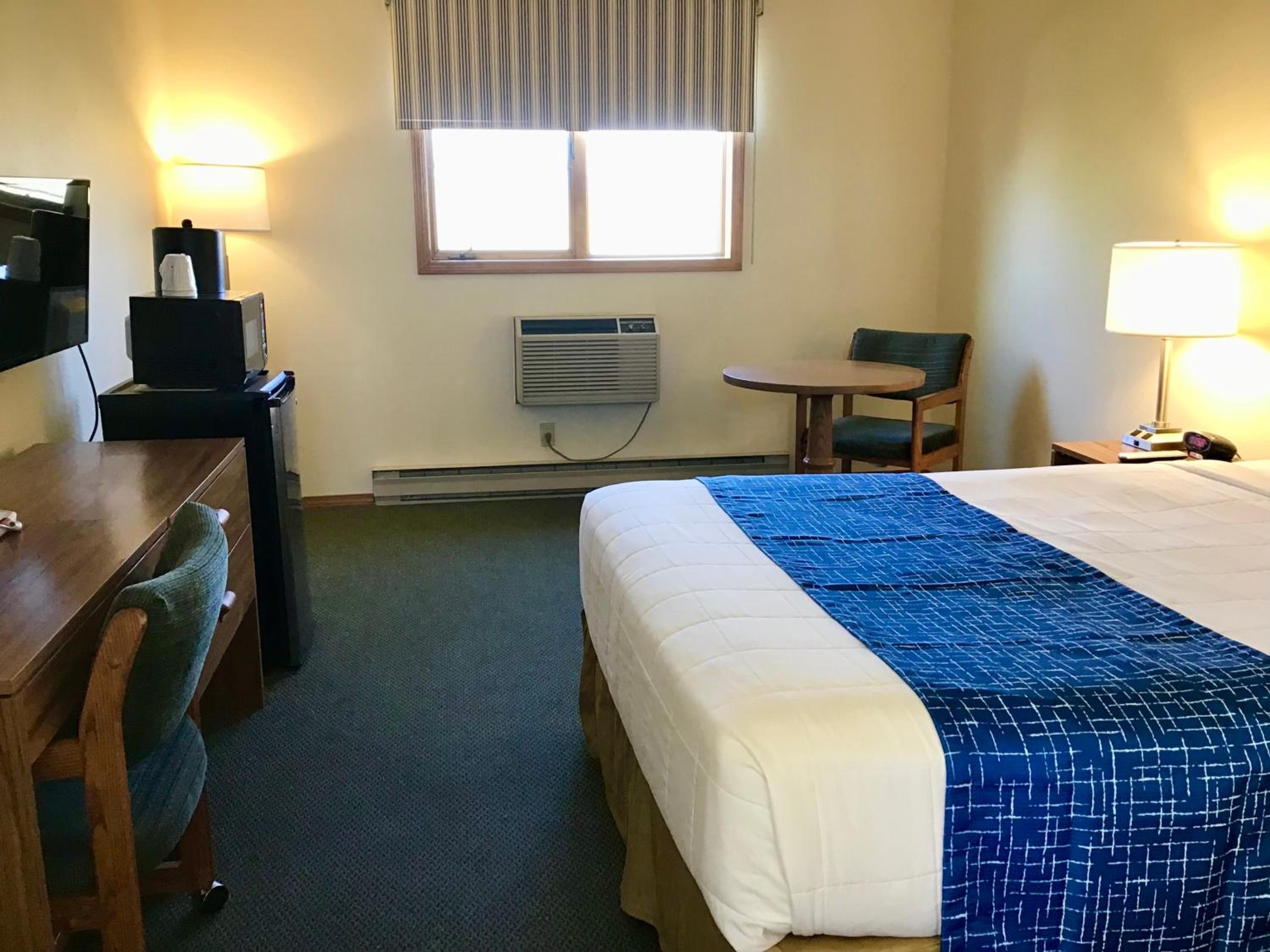 Queen Room - Mobility Access/Non-Smoking photo 3