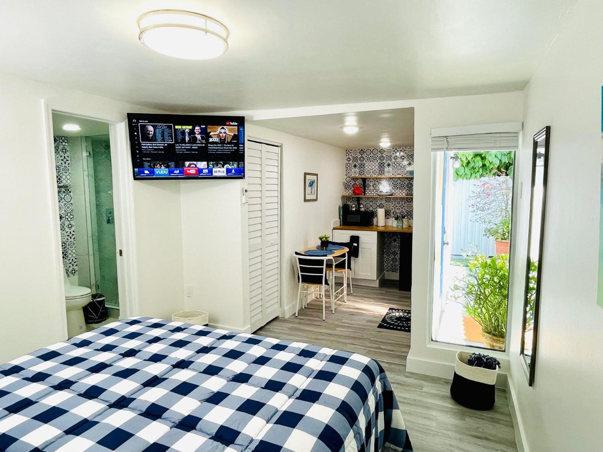 One-Bedroom Apartment photo 1