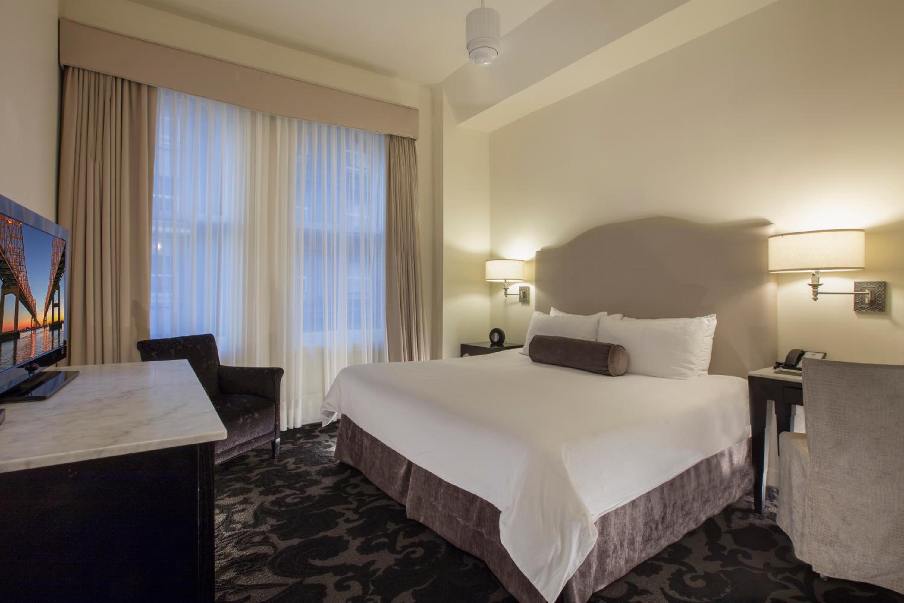 Deluxe King Room - Photo 3