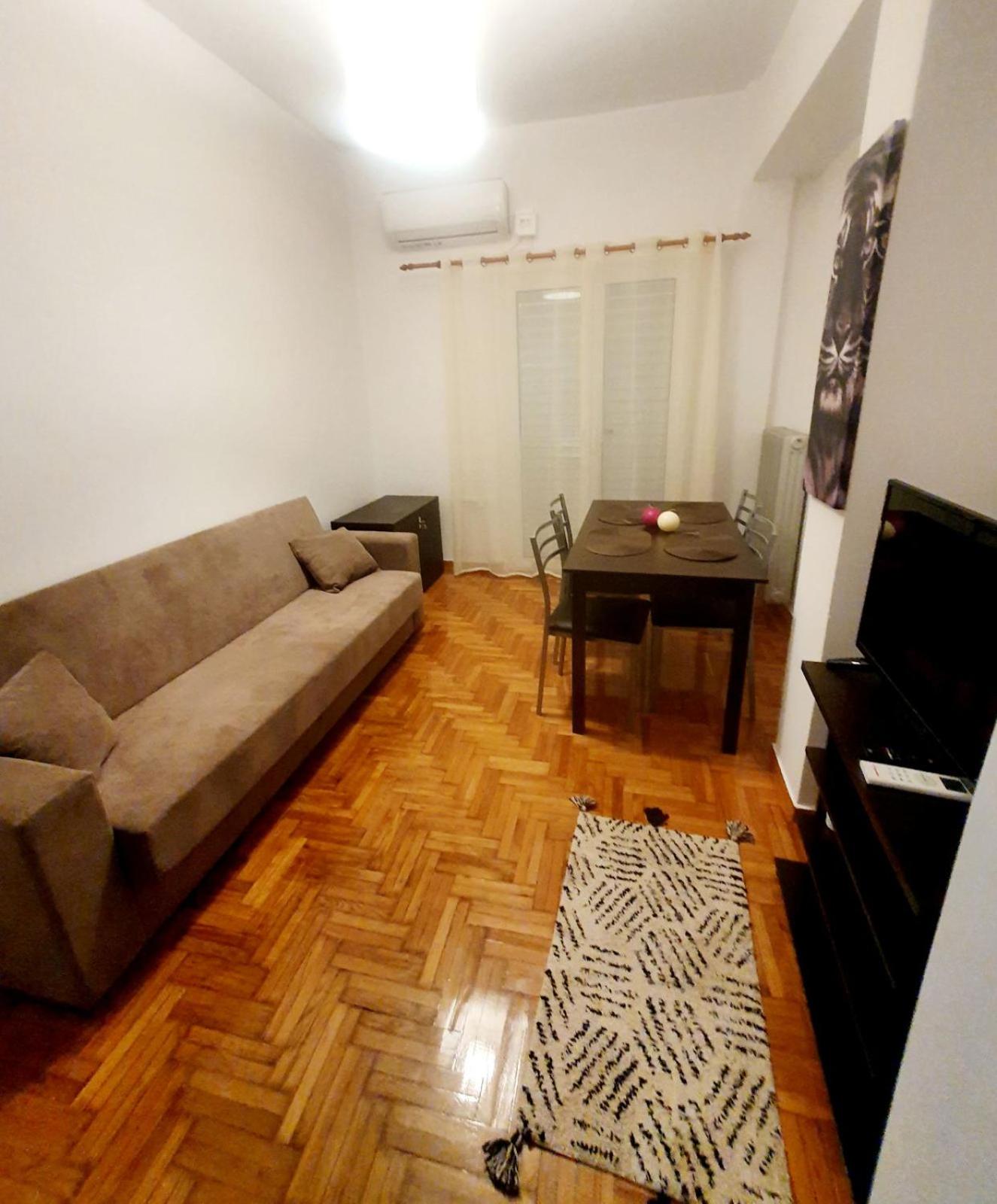 One-Bedroom Apartment photo 2