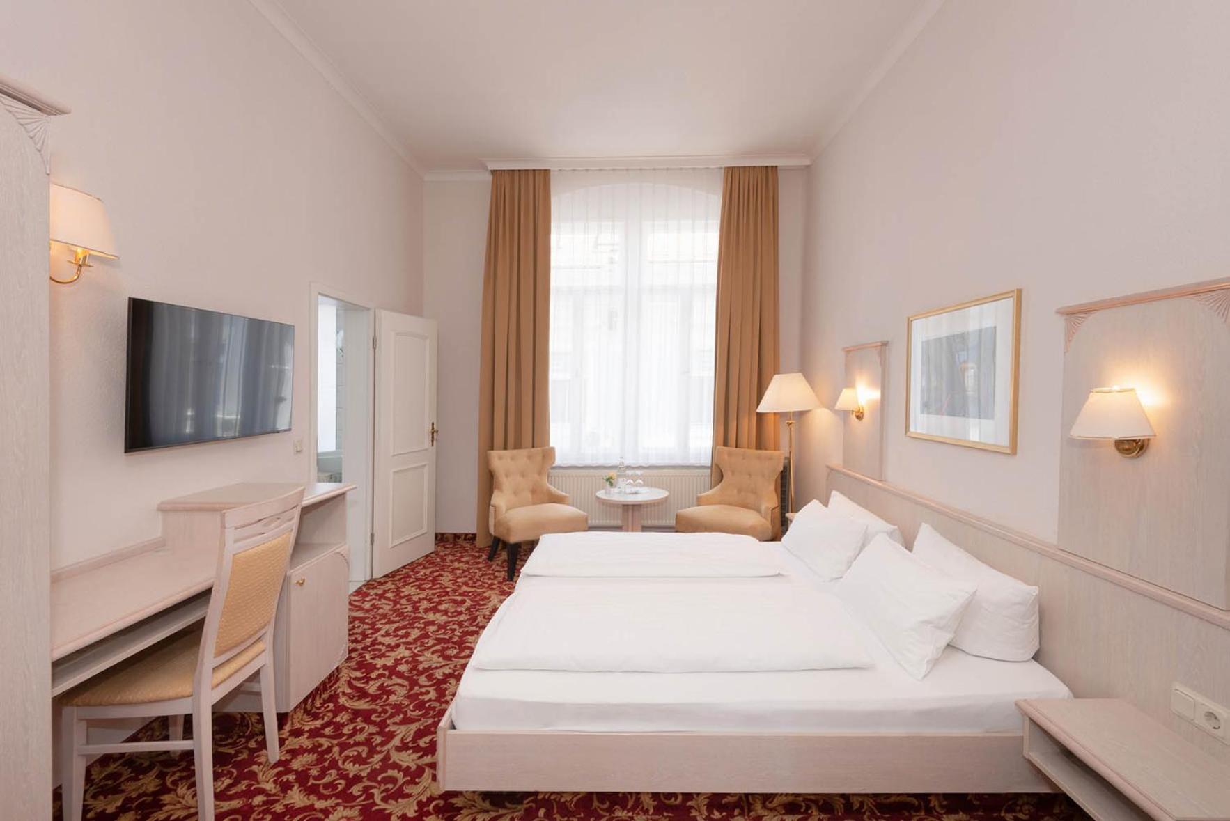 Double Room - Photo 5