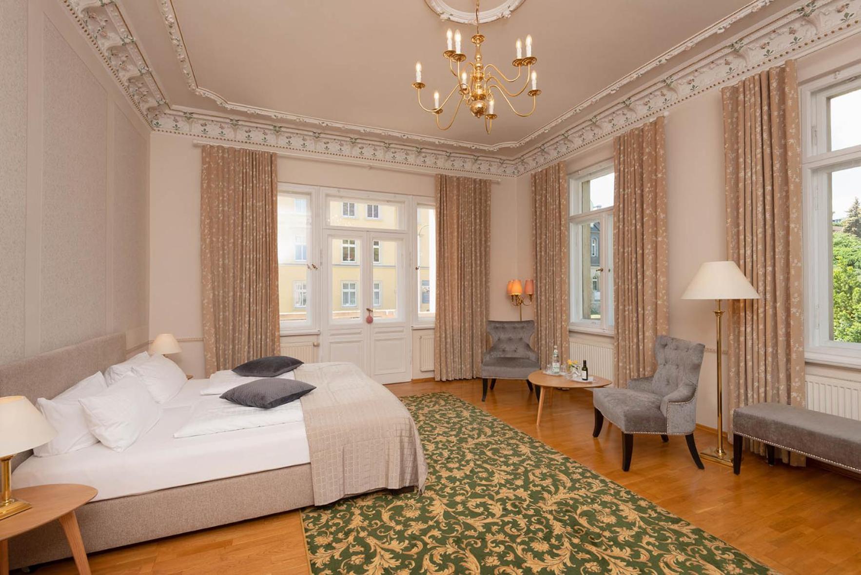 Deluxe Room - Photo 22