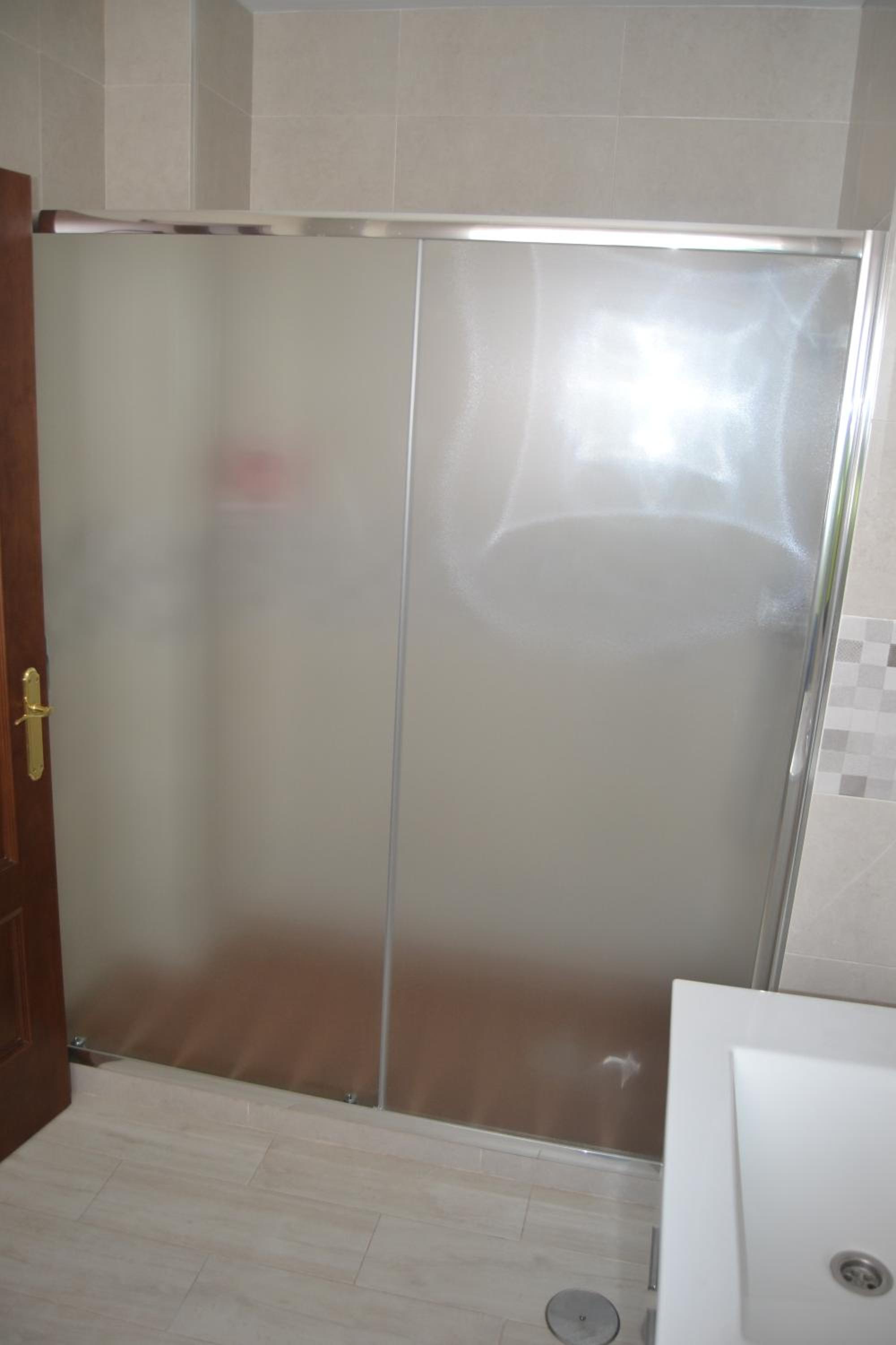 One-Bedroom Apartment - Photo 2