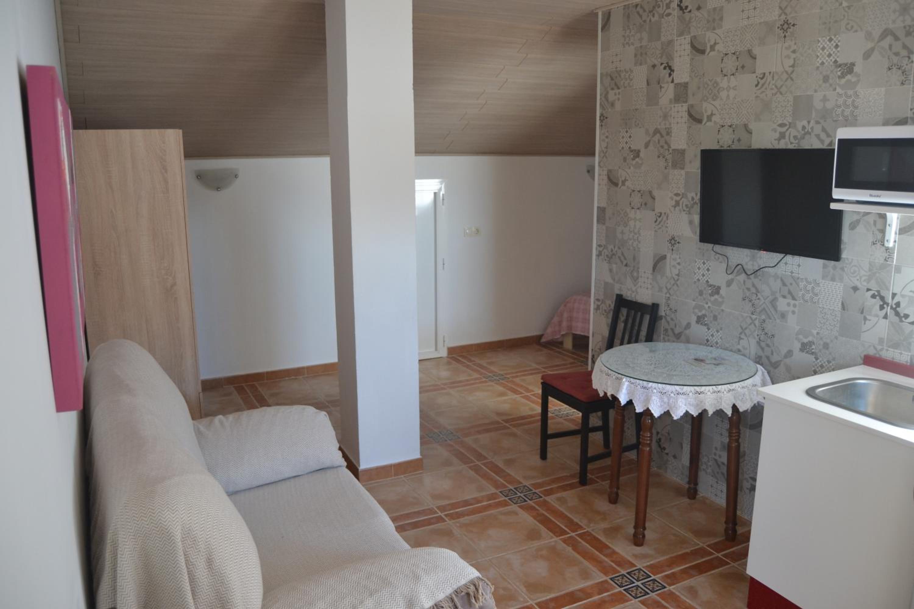 One-Bedroom Apartment - Photo 6