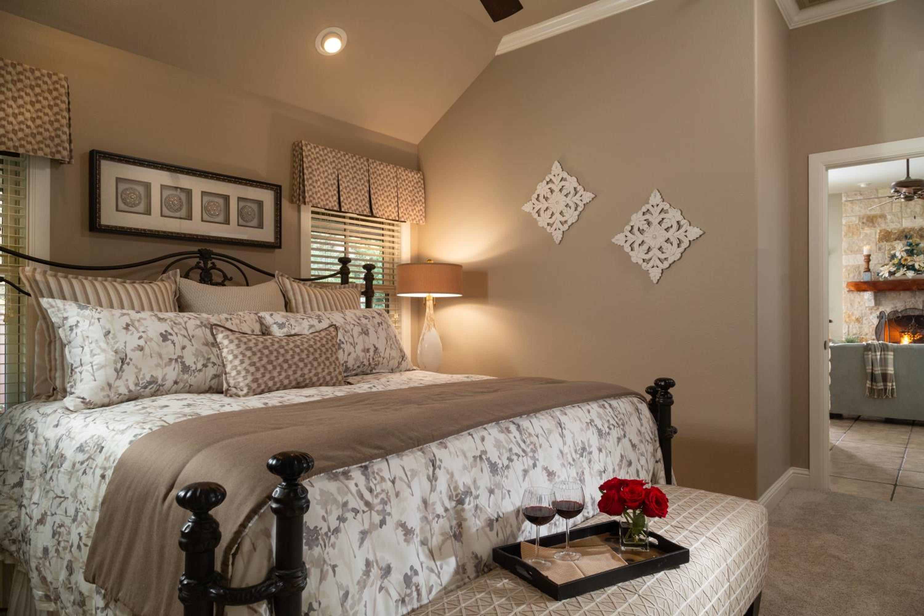 Guest House with King Bed photo 3