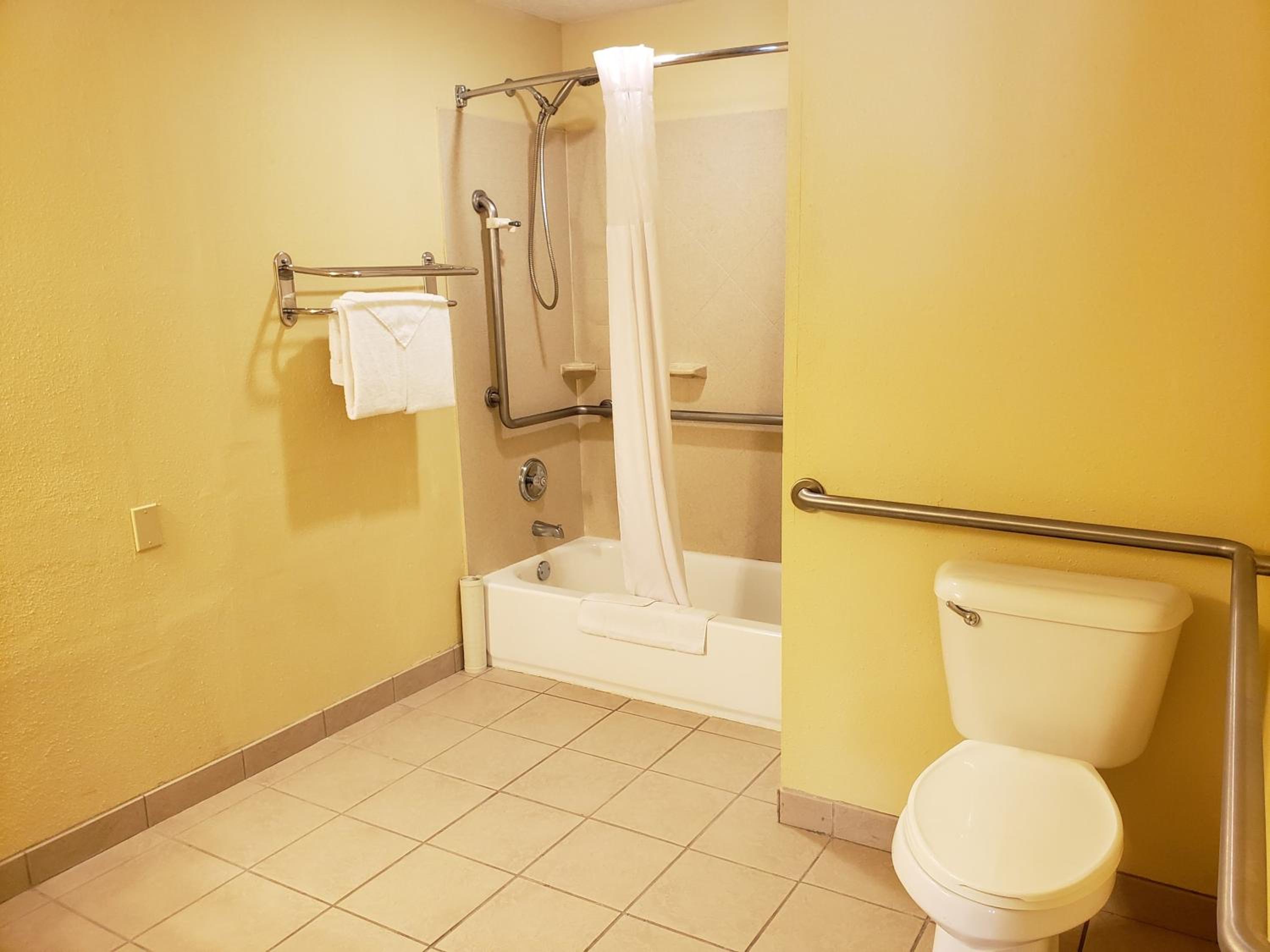 Queen Room - Accessible/Nonsmoking - Photo 2