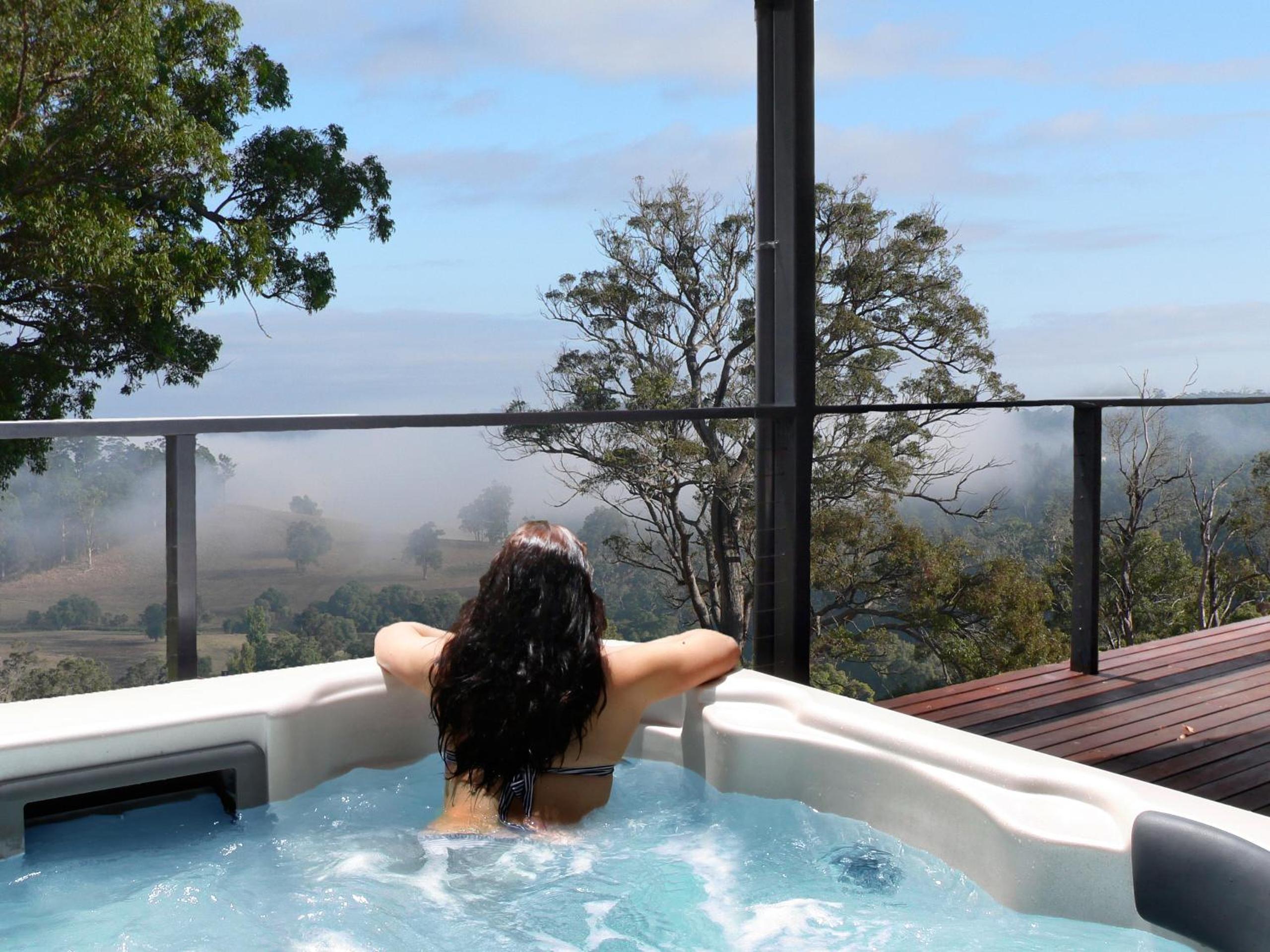 Luxury Chalet with Spa Bath photo 2