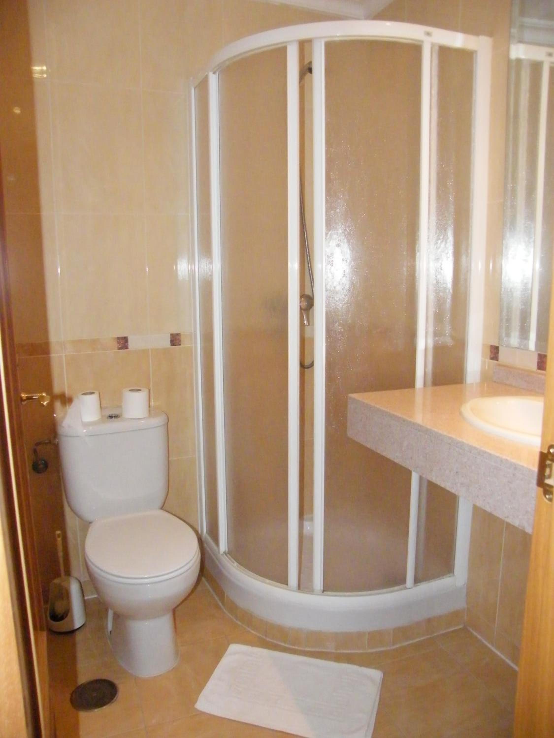 Twin Room - Photo 2