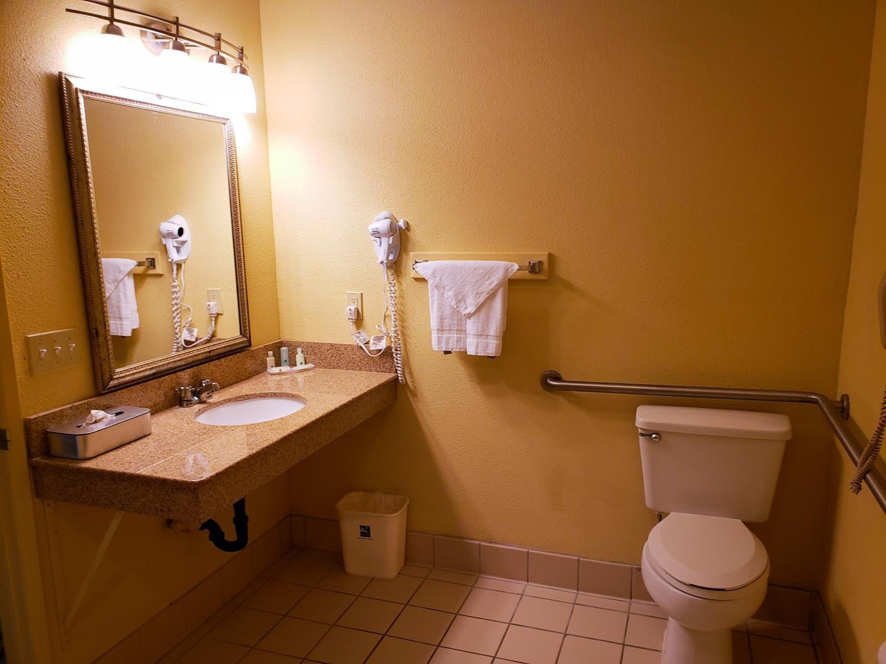Efficiency Queen Room with Two Queen Beds - Accessible/Non-Smoking - Photo 4