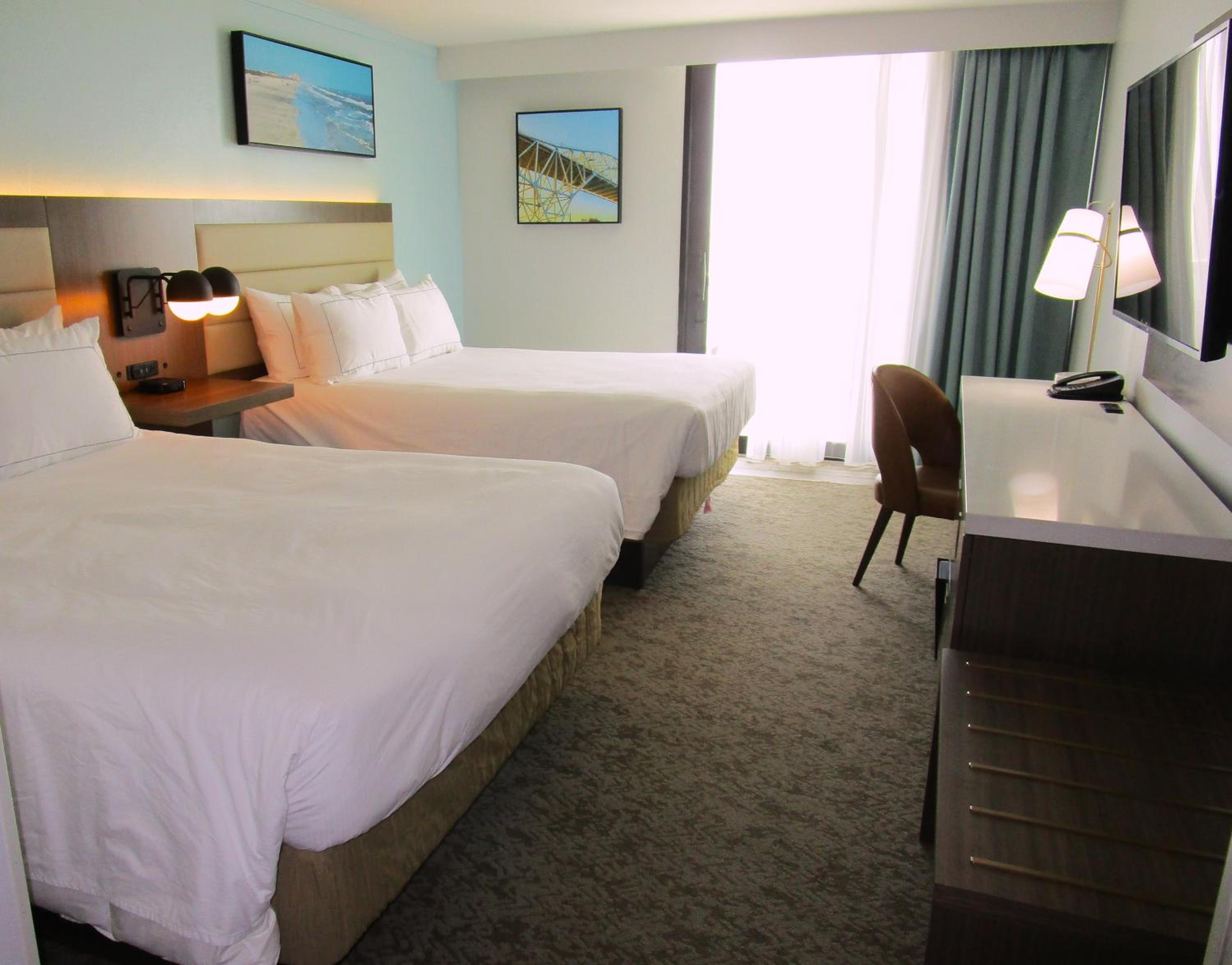 Queen Room with Two Queen Beds and Bay View  - Photo 2