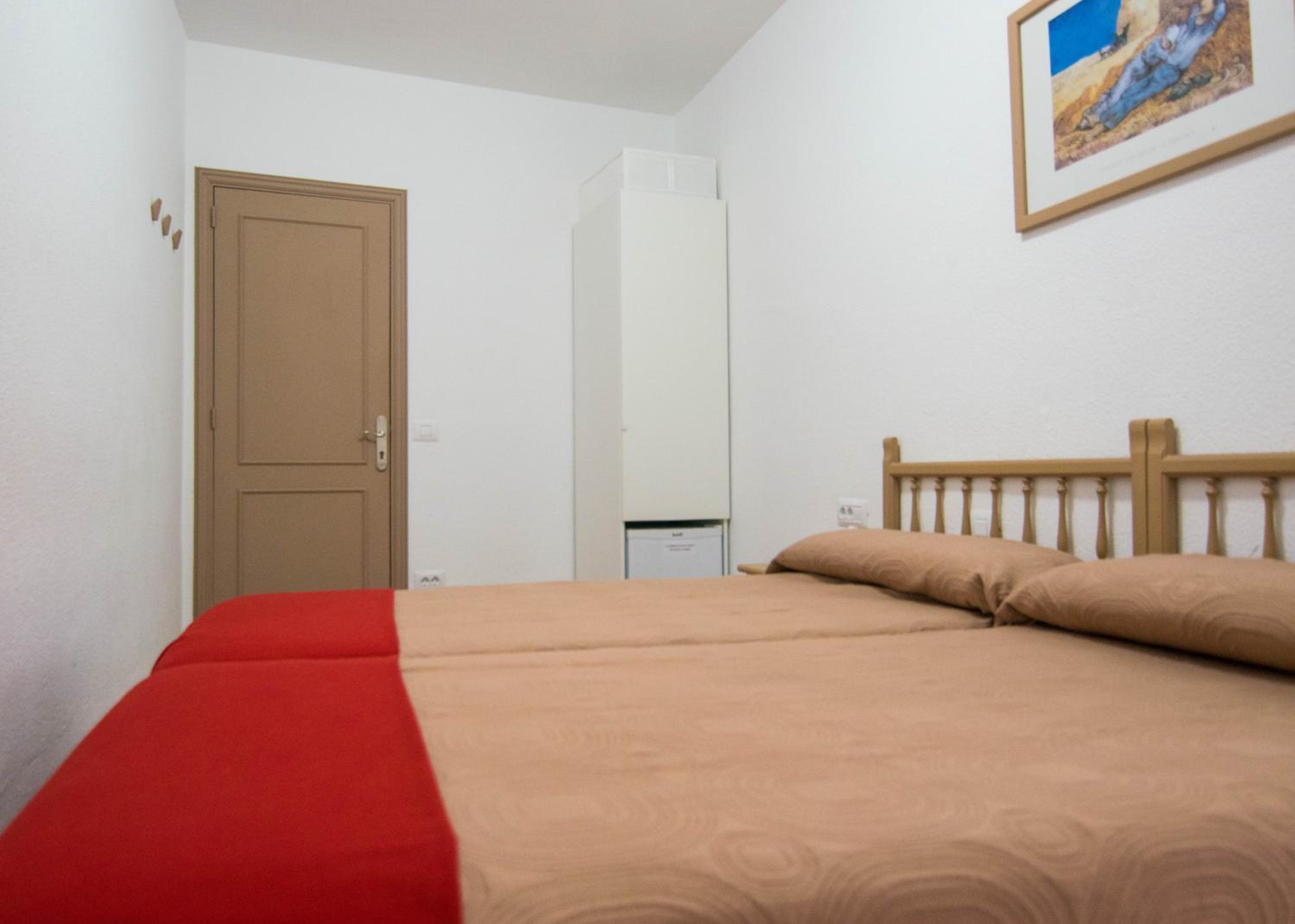 Standard Twin Room with Shared Bathroom