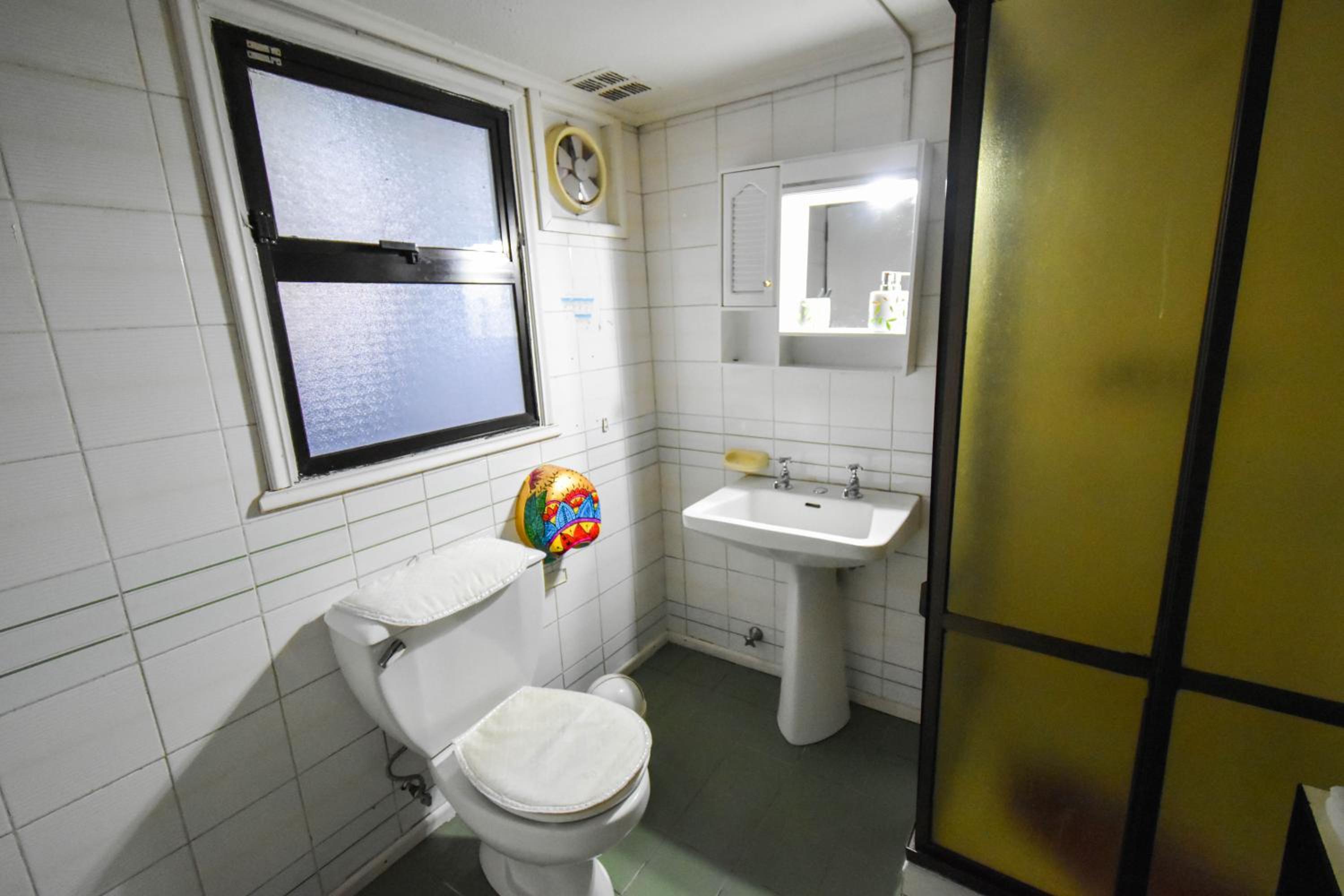 Basic Triple Room with Shared Bathroom photo 3