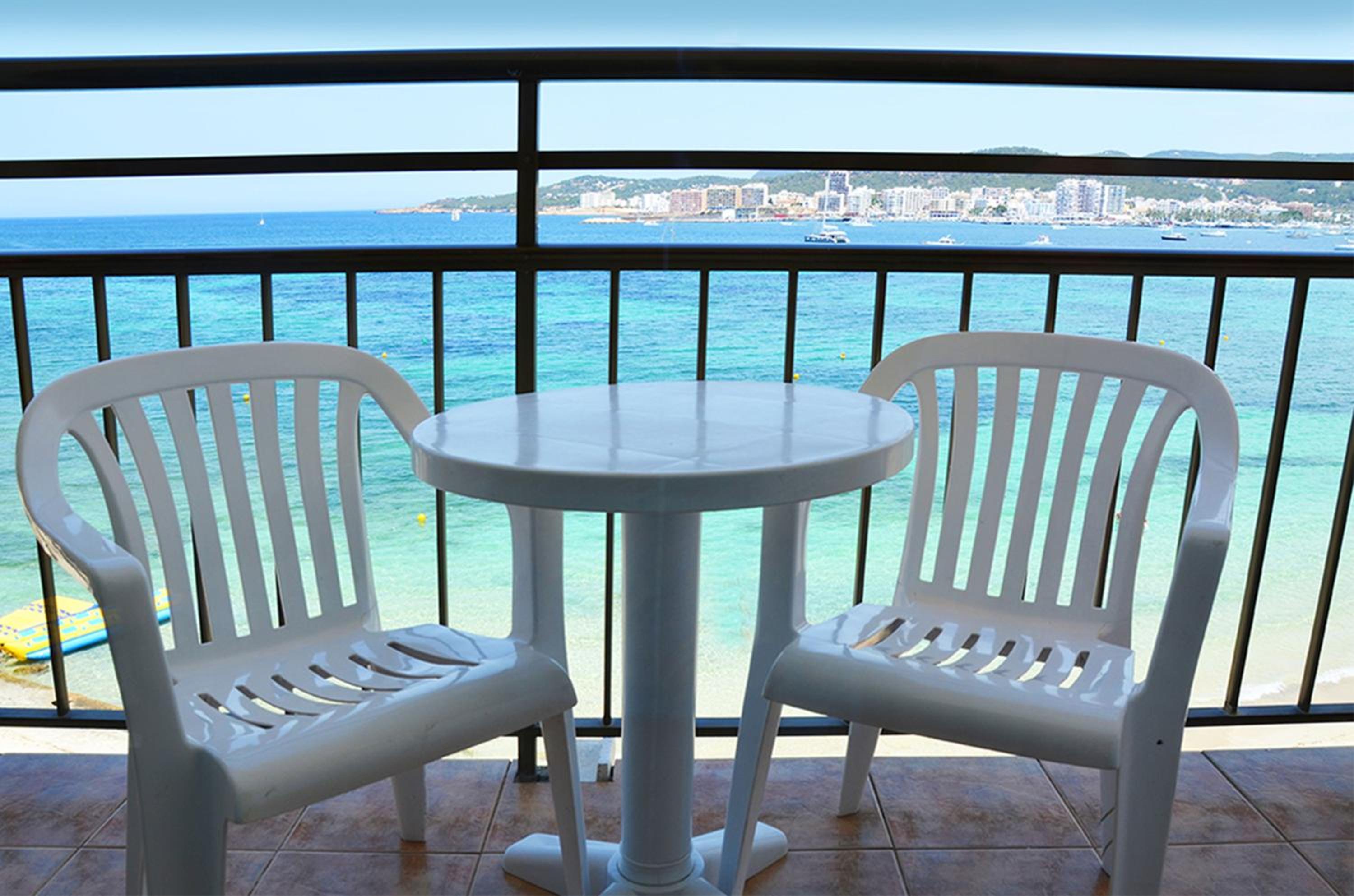 Twin Room with Sea View - Photo 6