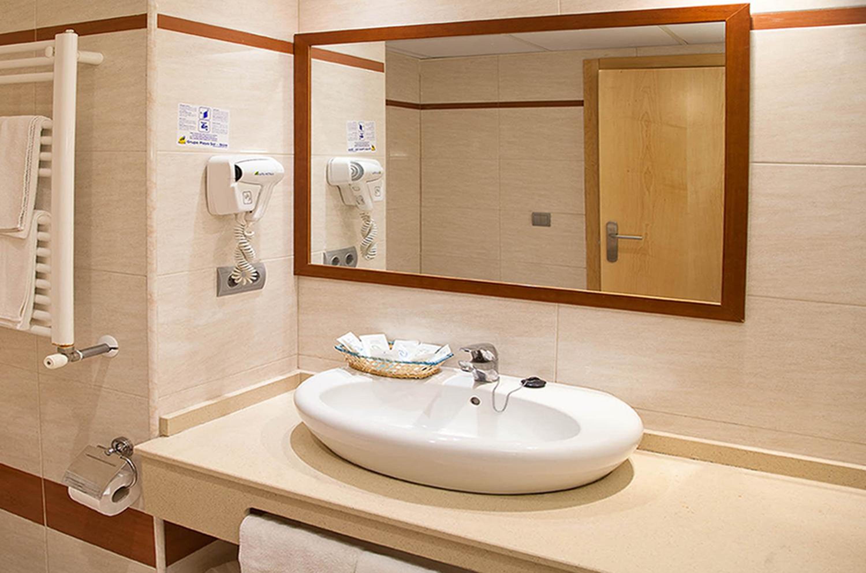 Twin Room - Photo 4