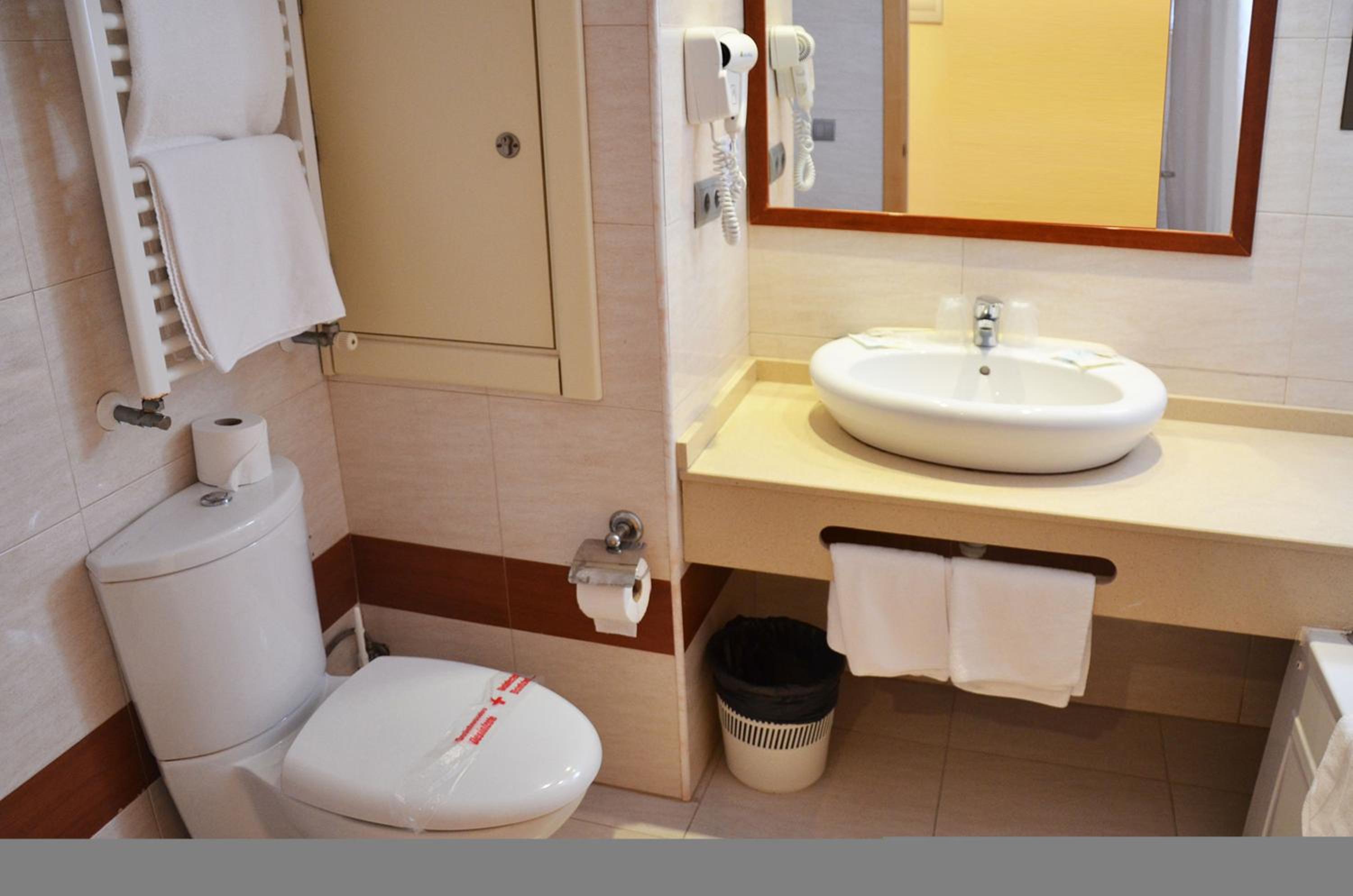 Twin Room - Photo 5