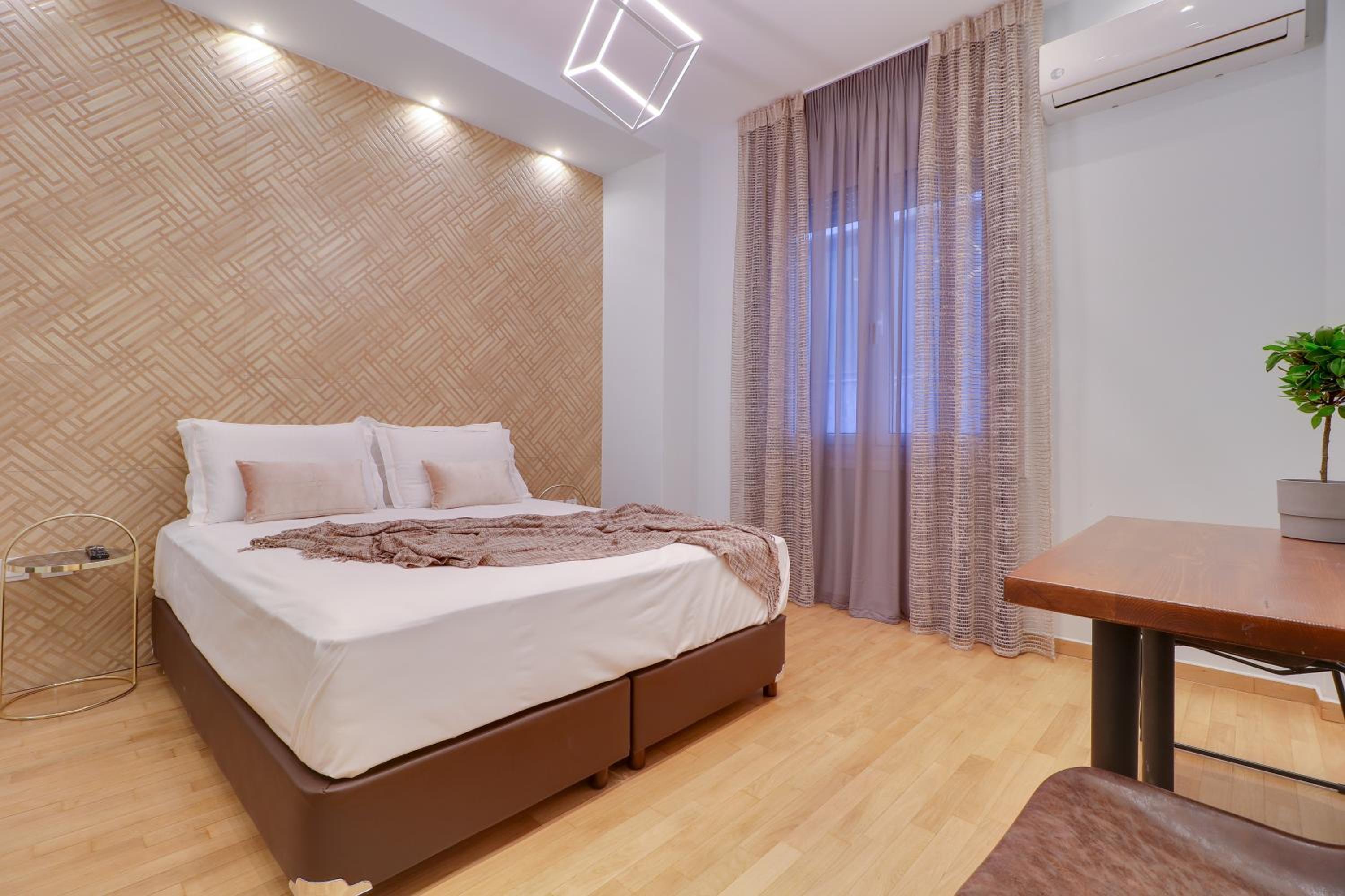 Standard Queen Room
