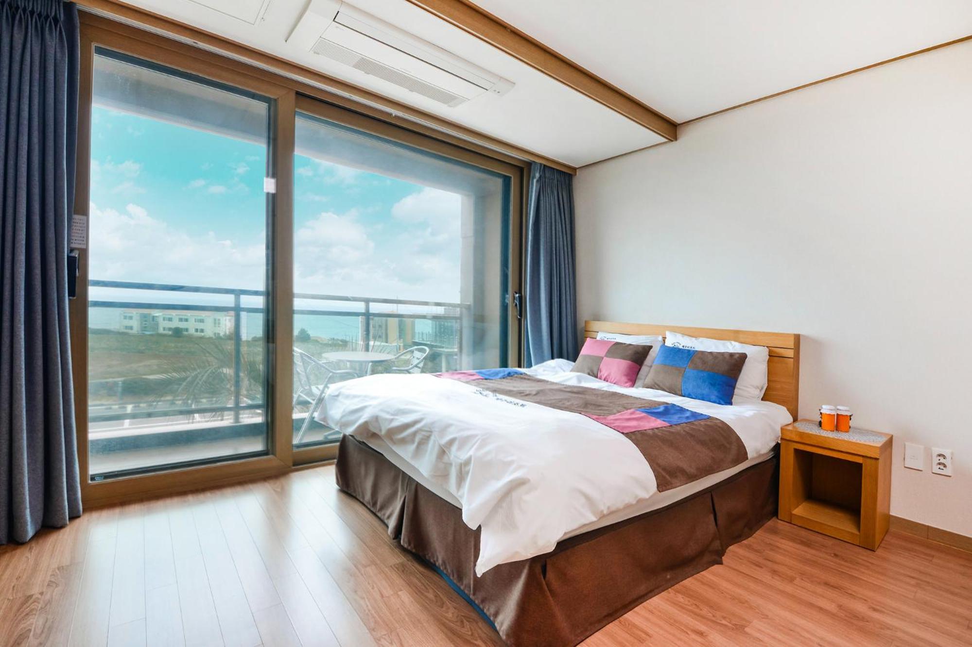 Double Room with Balcony and Sea View photo 2