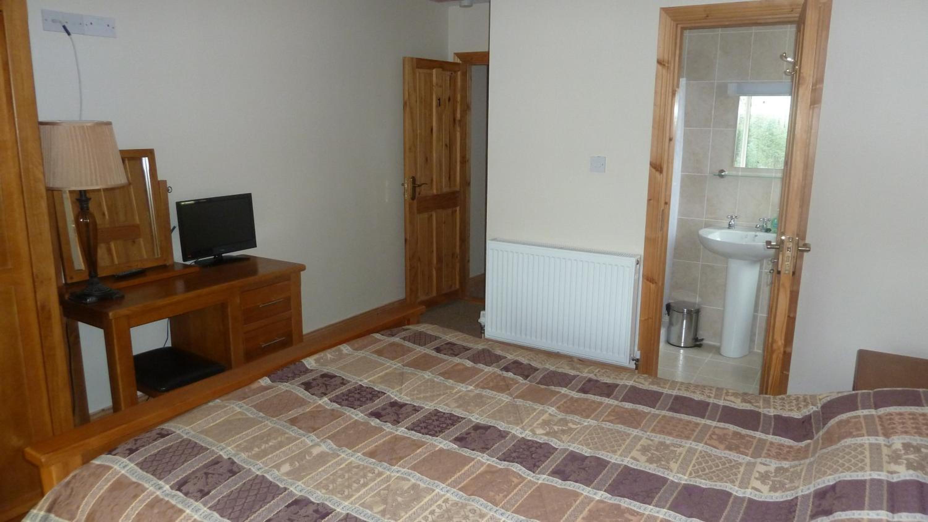 Deluxe Double Room with Shower photo 3