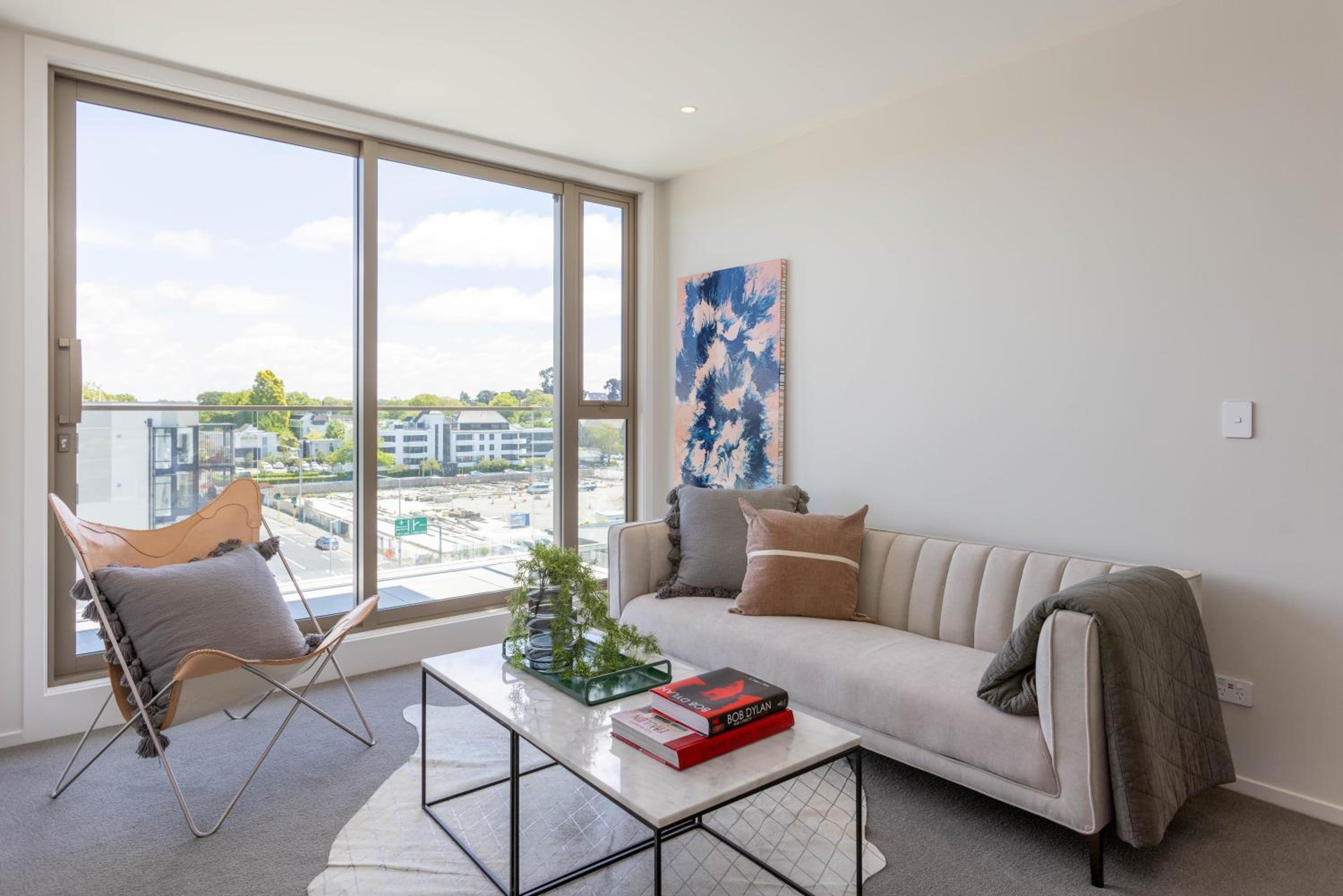 Two-Bedroom Apartment with One Kind bed and Two Single Beds - Non-Smoking - Photo 1
