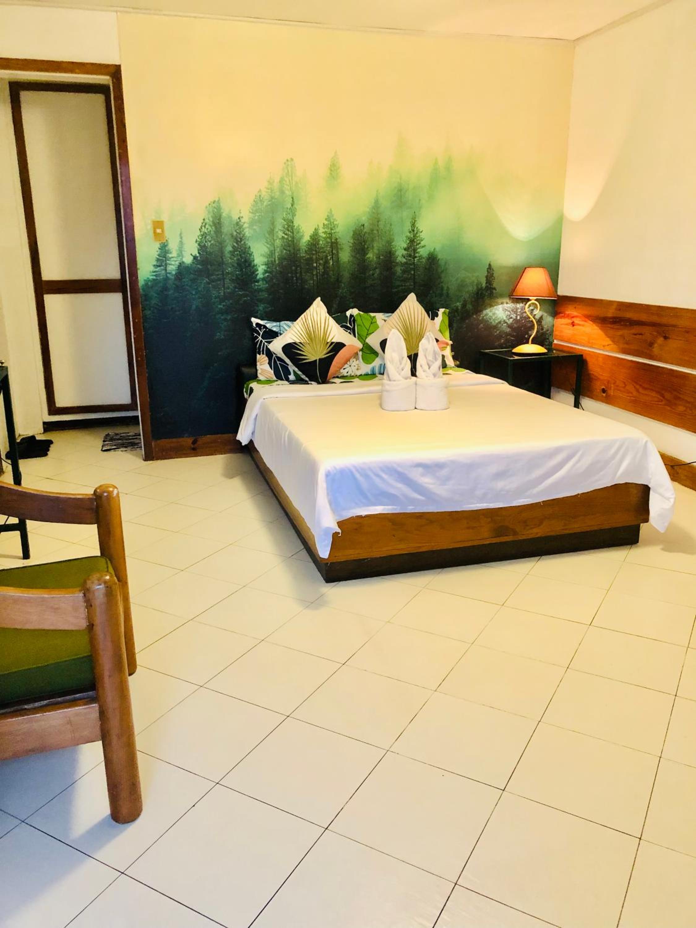 Double Room with Balcony - Photo 8