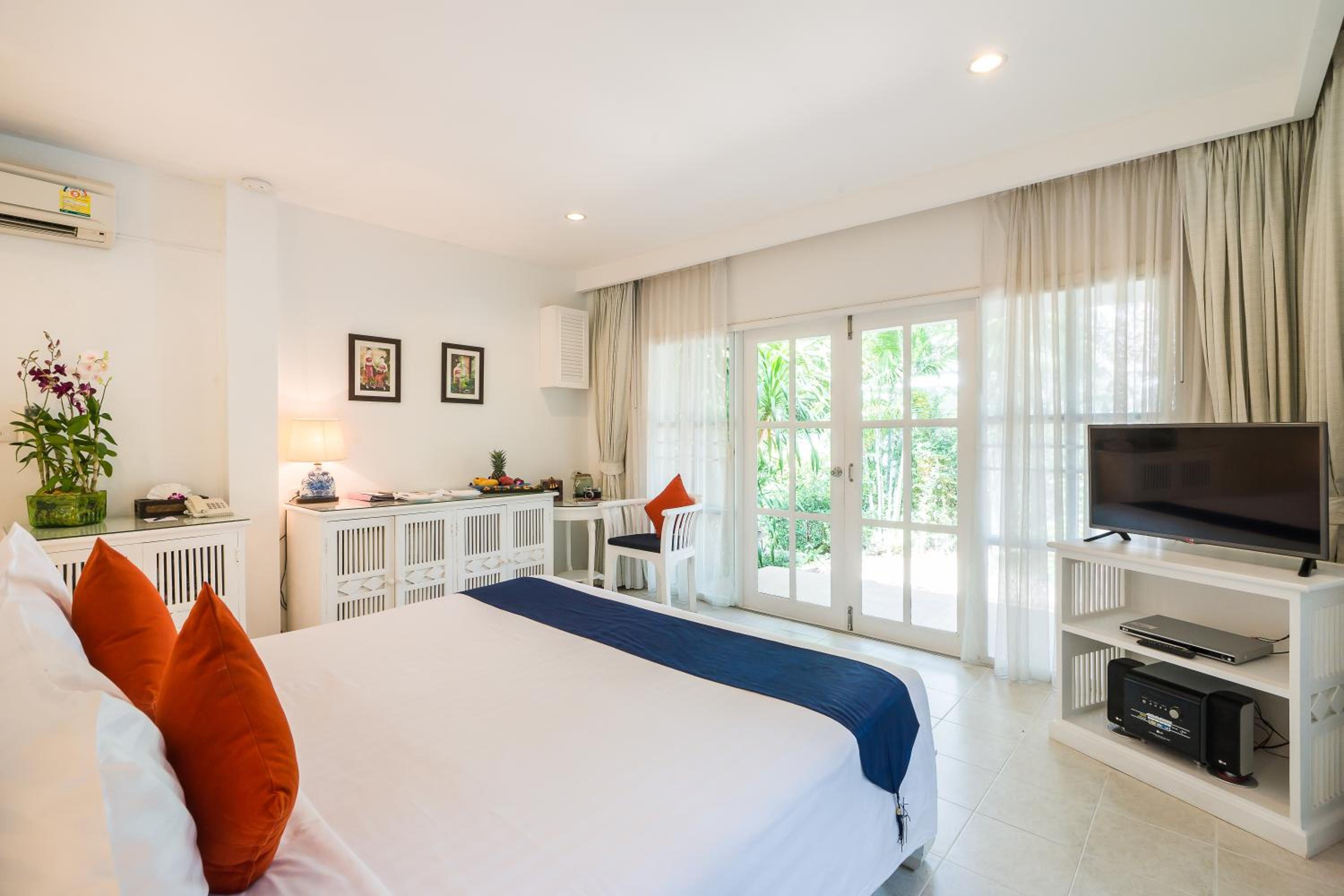Garden View King Bed