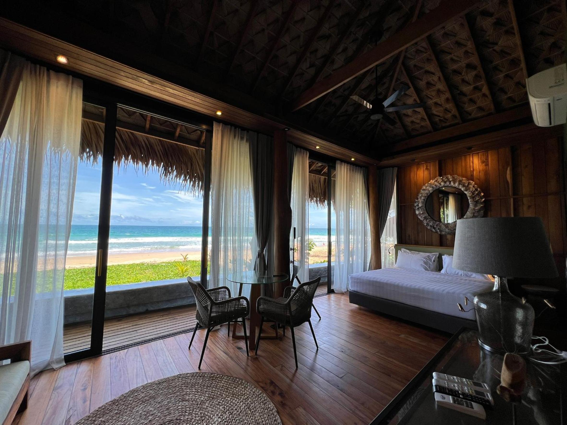 Villa - Beach Front photo 2