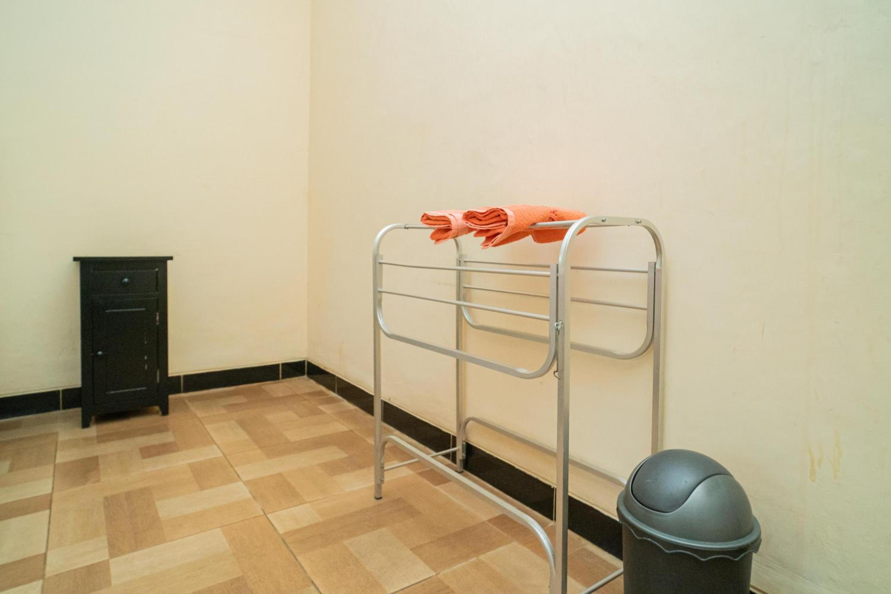 Standard Double Room - Photo 11