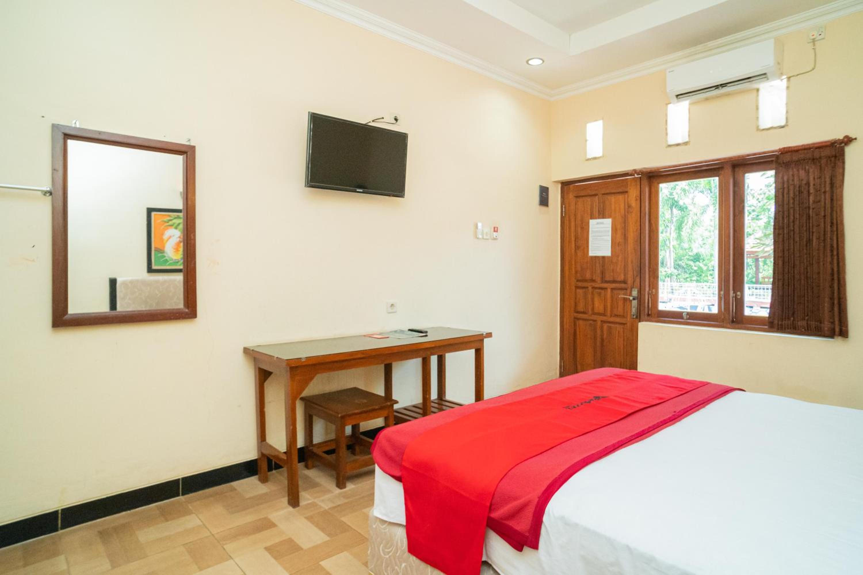 Standard Double Room - Photo 13