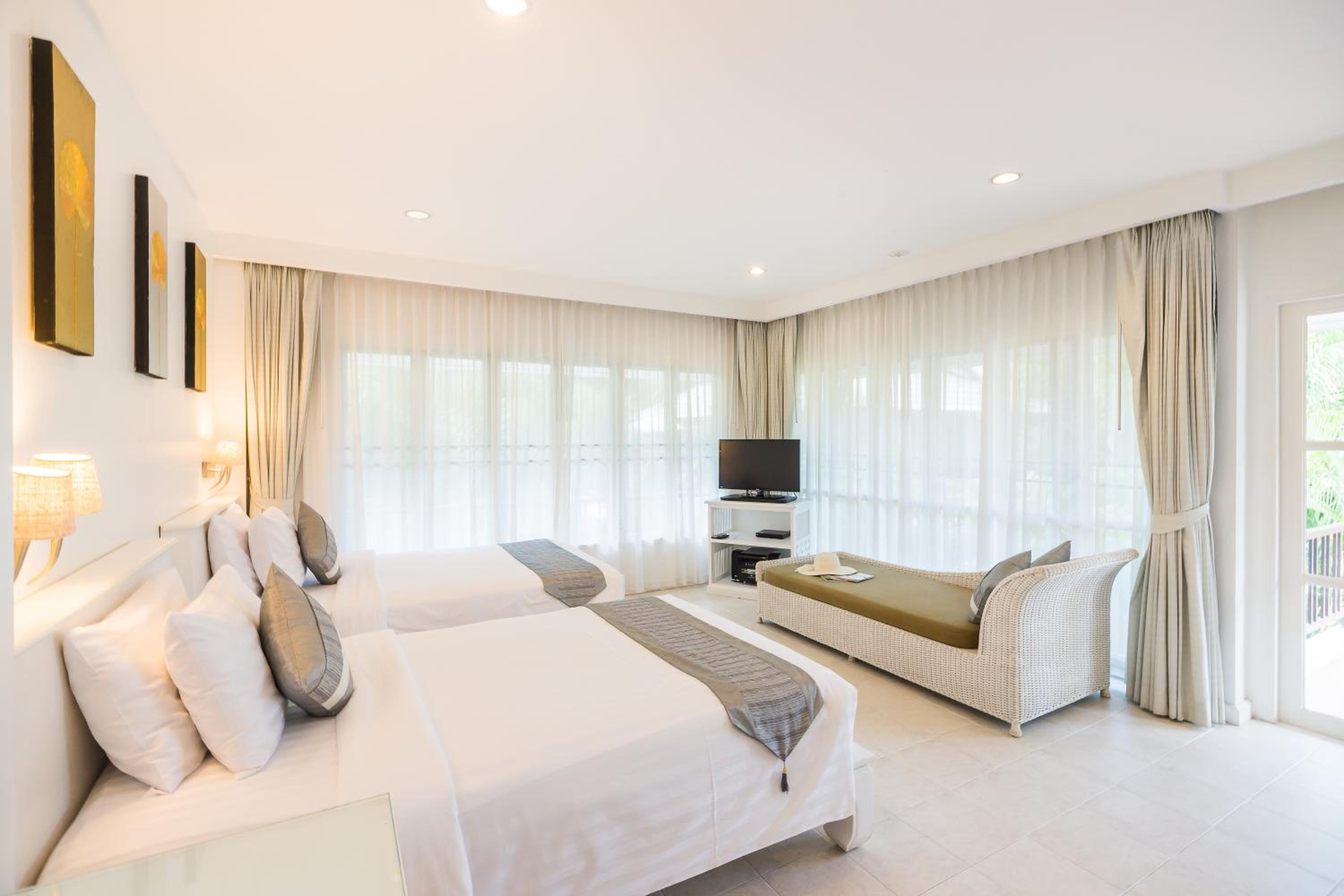 Garden Veranda Twin Beds