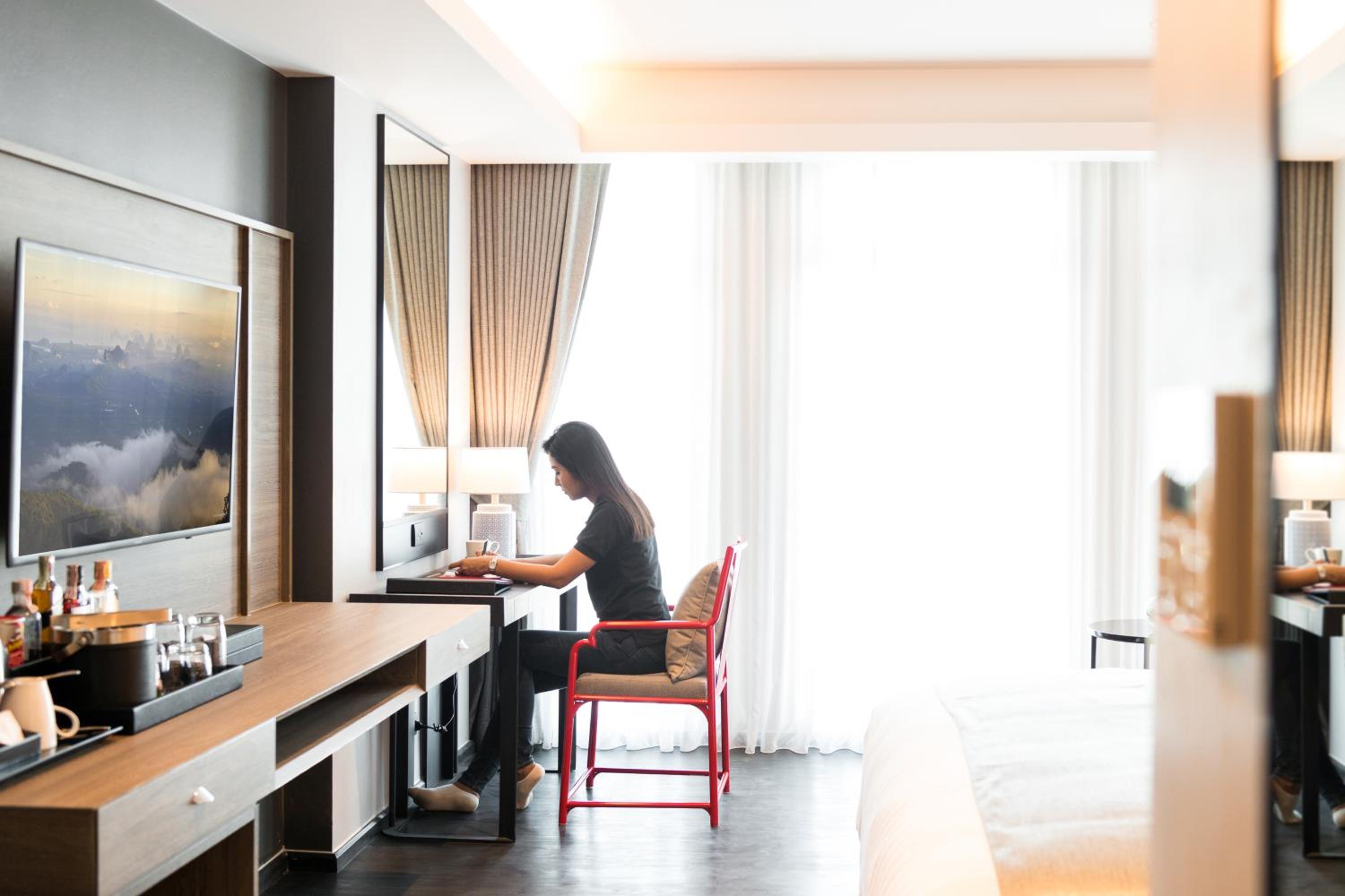 Deluxe King Room - Photo 12