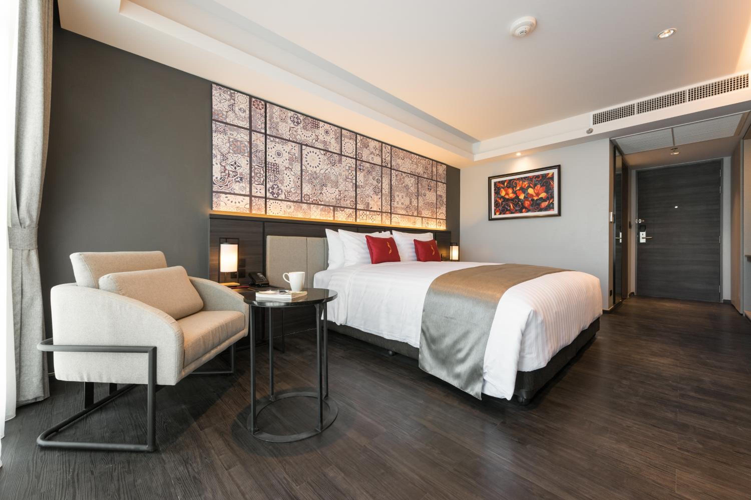 Deluxe King Room - Photo 6