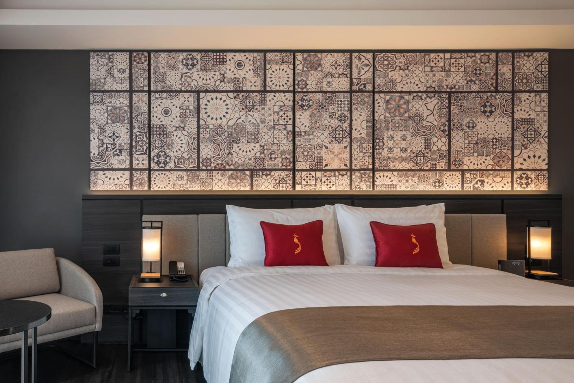 Deluxe King Room - Photo 8