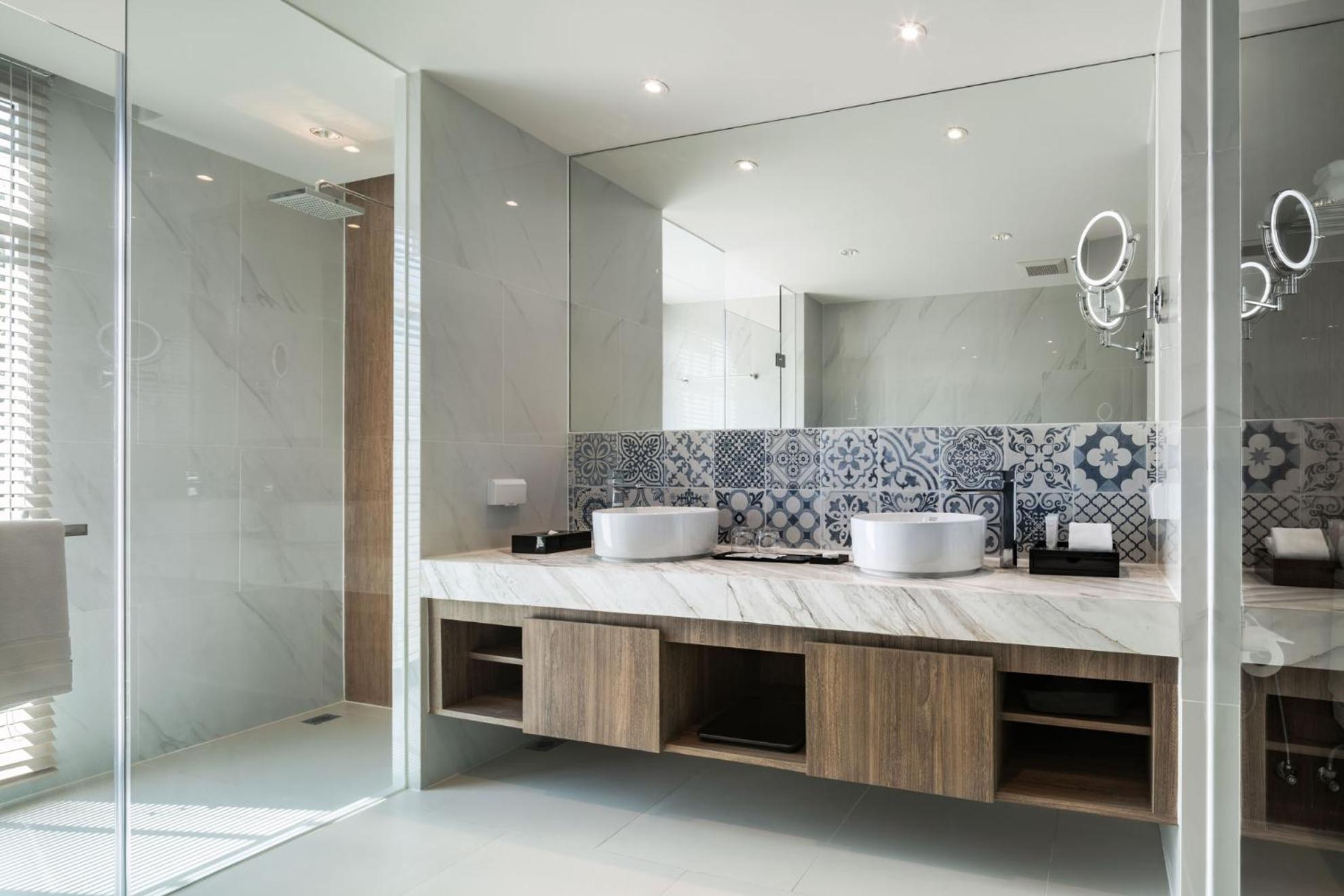 Junior King Suite - Photo 9