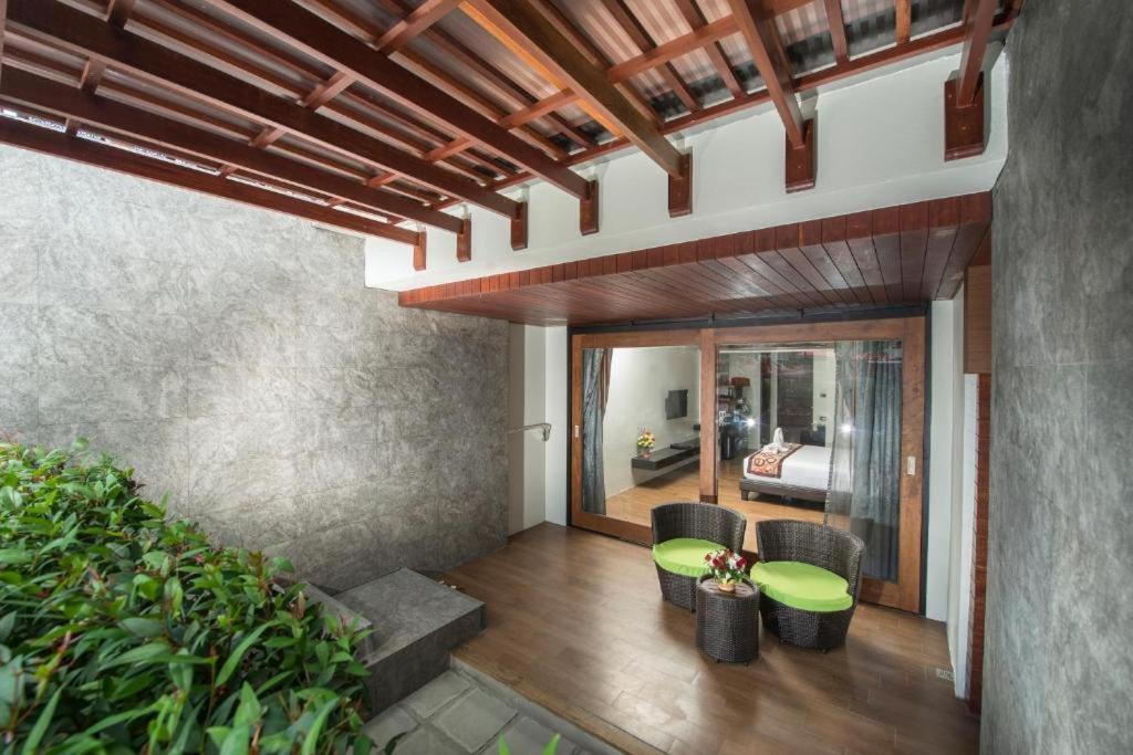 Deluxe King or Twin Room with Pool Access - Photo 23