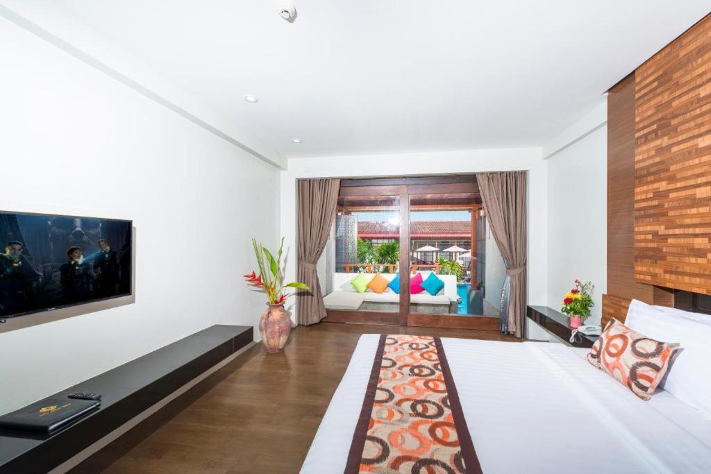 Deluxe King or Twin Room with Pool Access - Photo 24