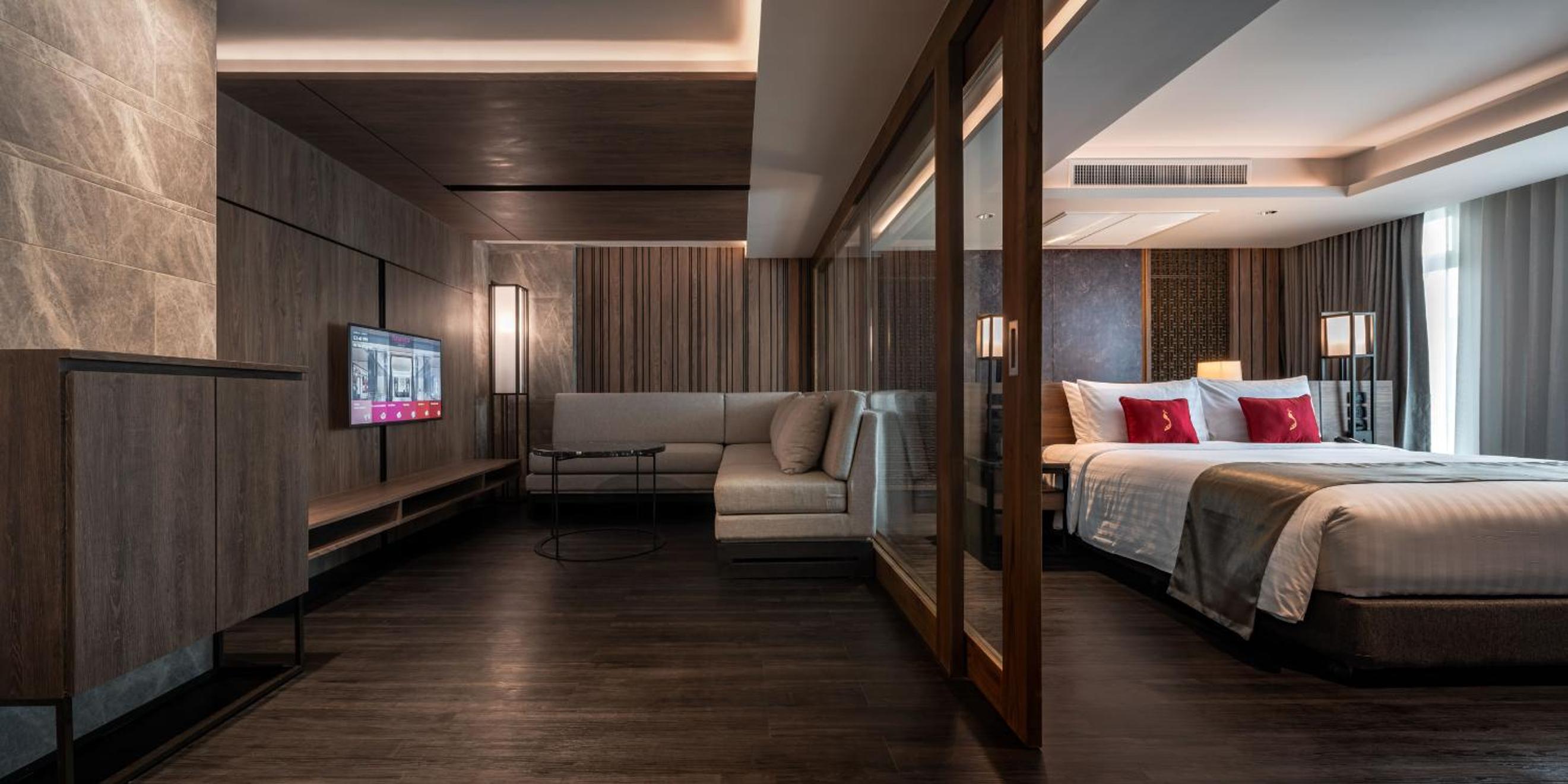 One-Bedroom King Suite - Photo 7