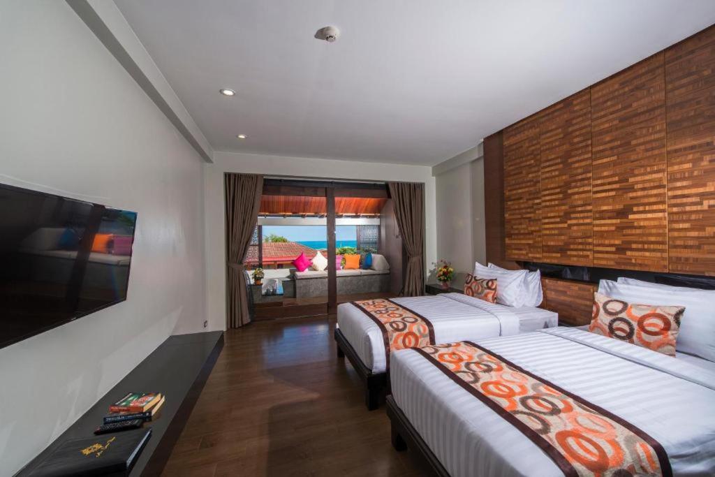 Deluxe King or Twin Room with Balcony - Photo 7