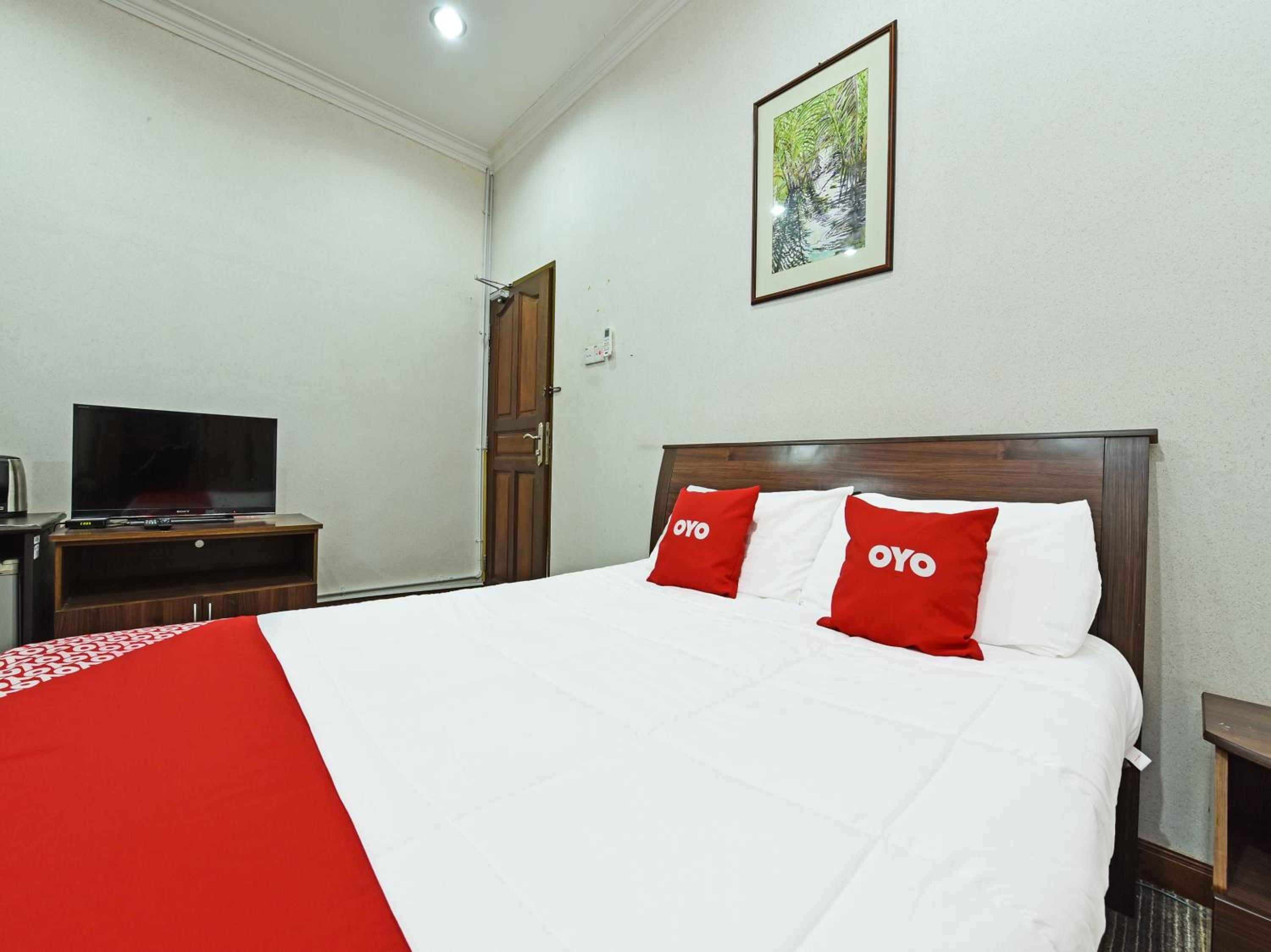Deluxe Queen Room
