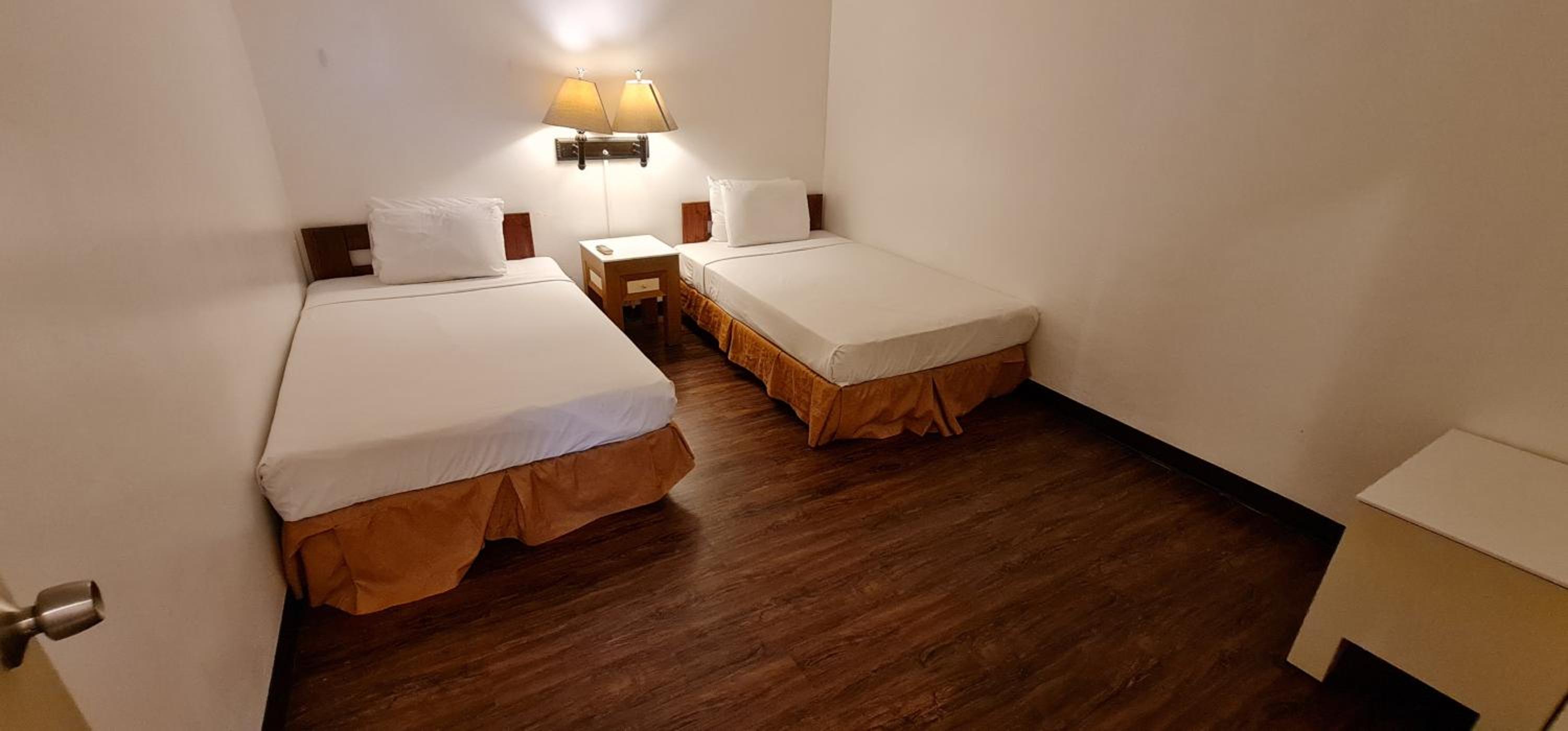 Two-Bedroom Suite with Kitchen - Non-Smoking - Photo 8