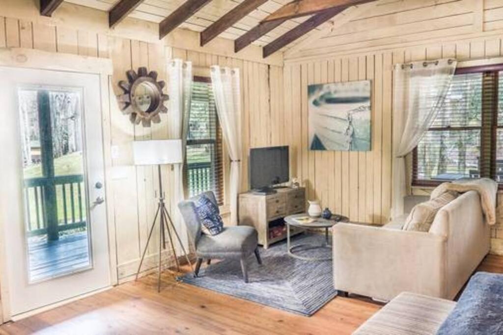 One-Bedroom House photo 1
