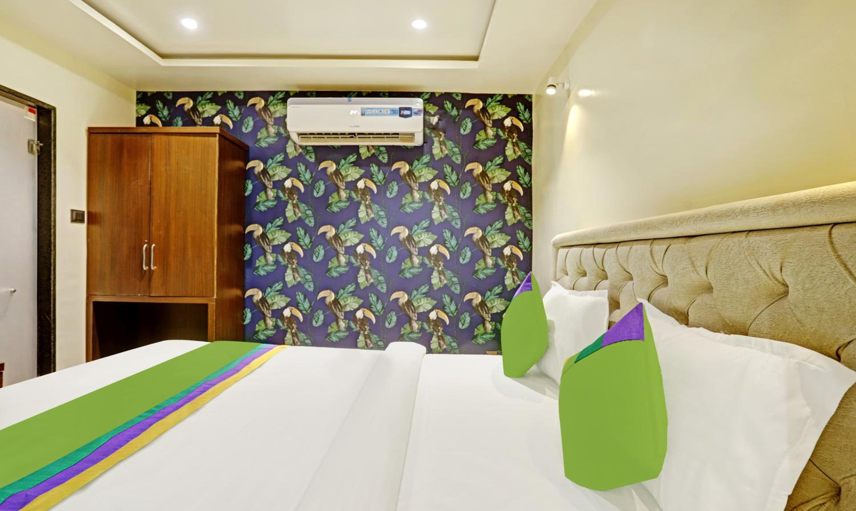 Deluxe Room - Photo 3