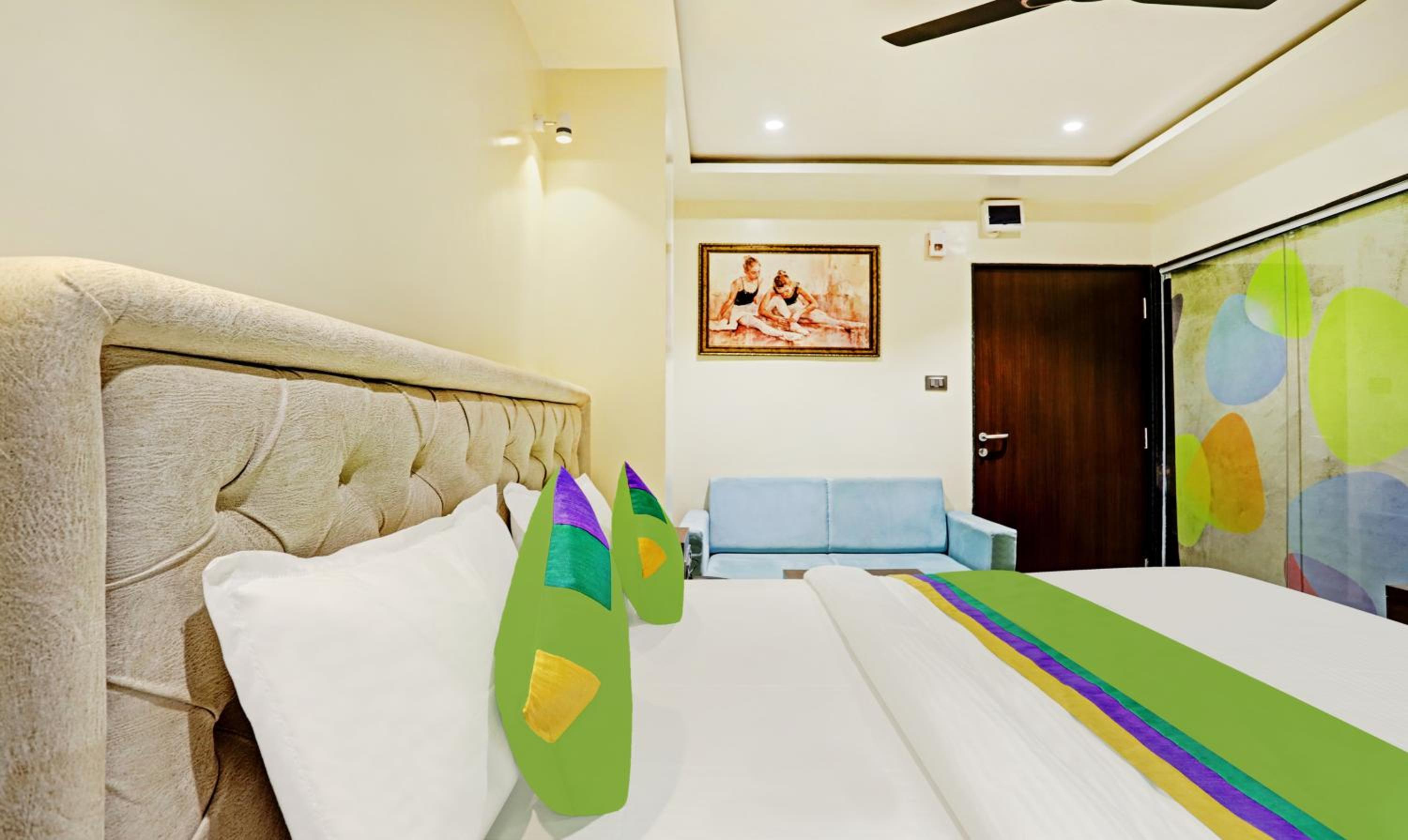 Deluxe Room - Photo 4