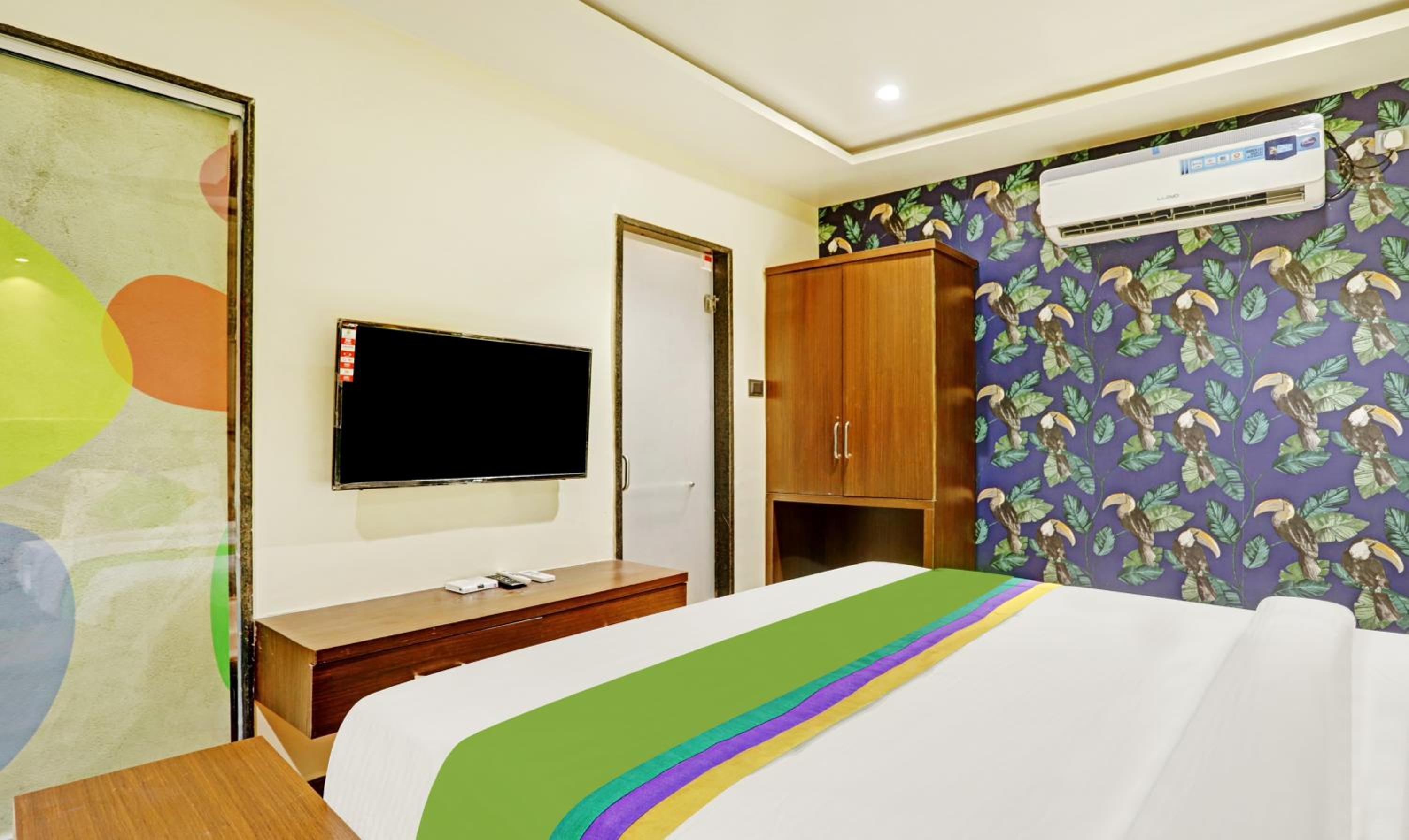 Deluxe Room - Photo 7