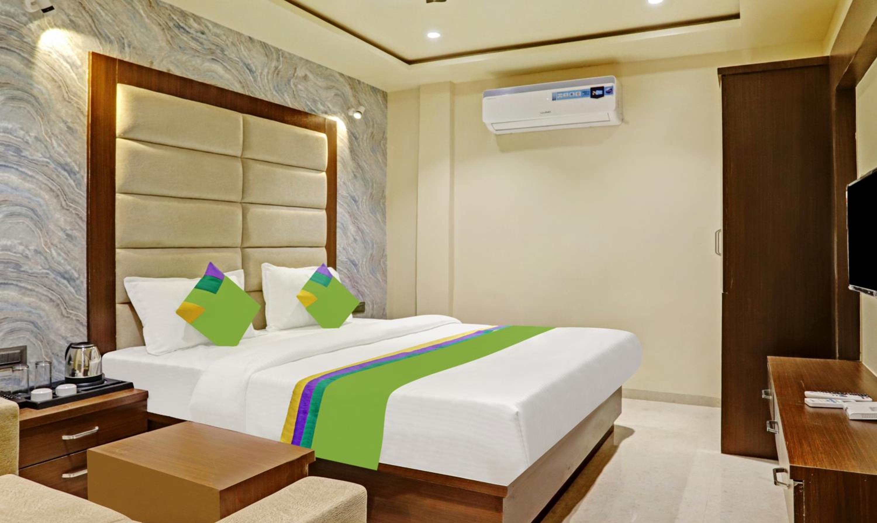 Deluxe Room - Photo 1