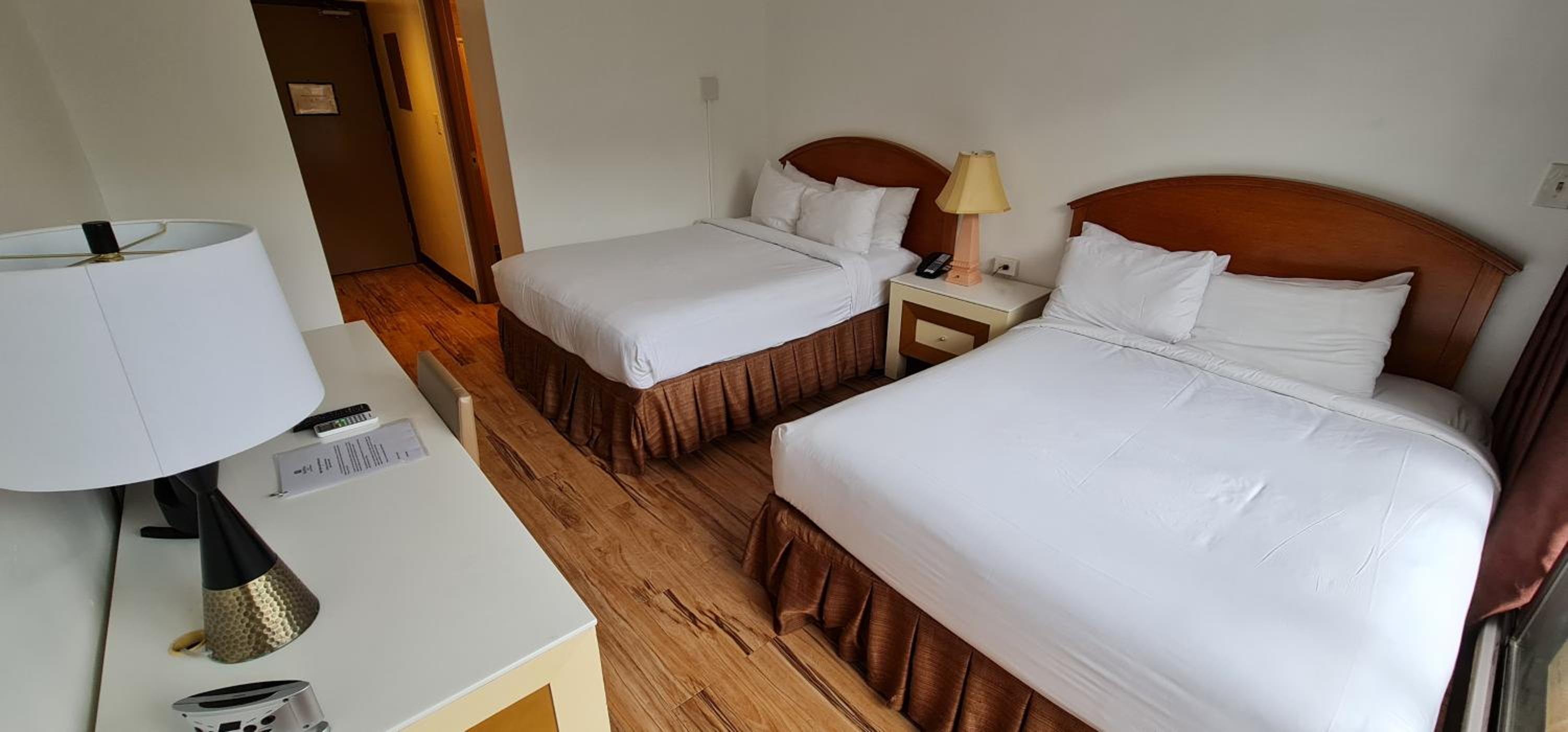 Deluxe Queen Room with Two Queen Beds - Non-Smoking - Photo 2