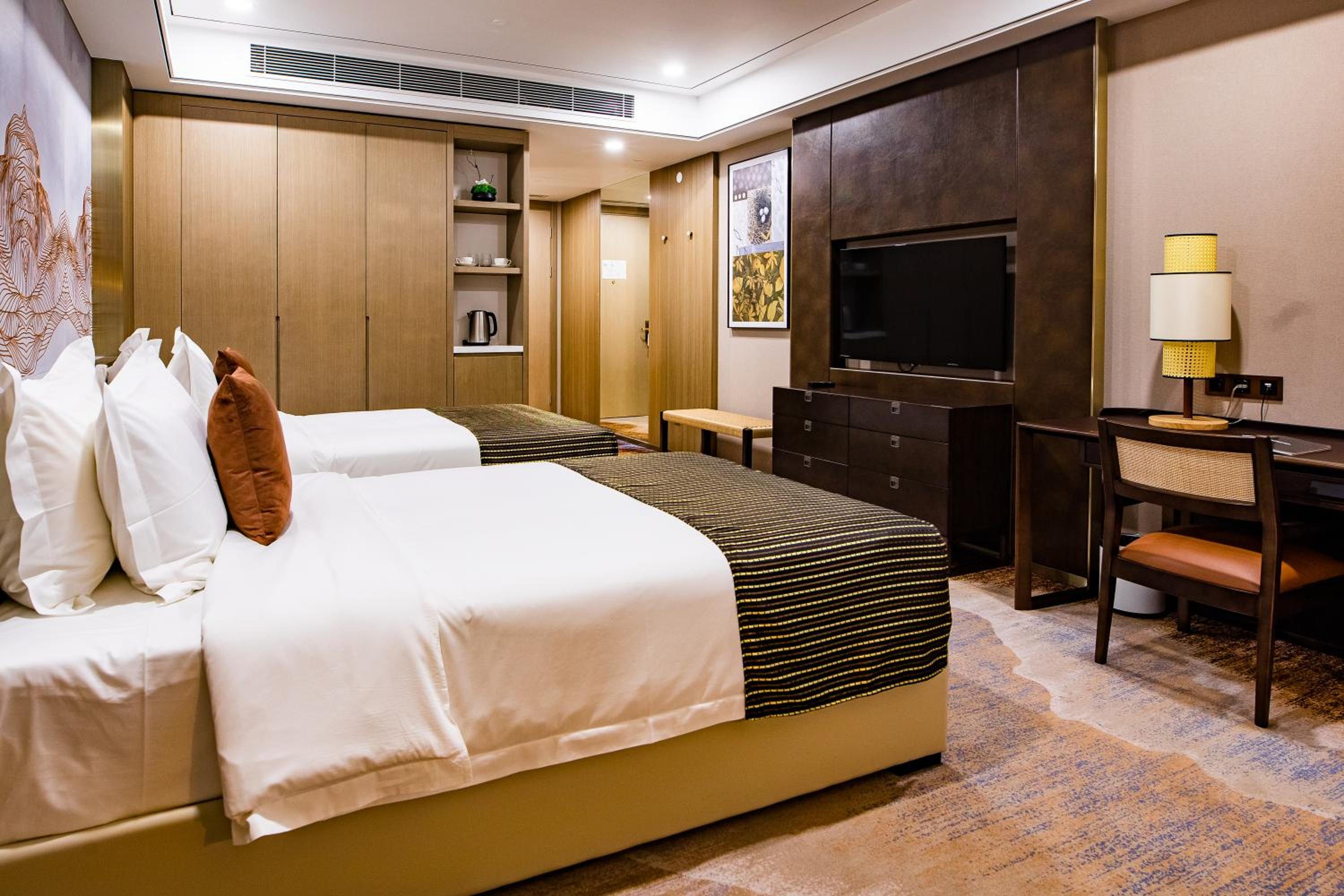 Standard Twin Room with Free Parking - Photo 2
