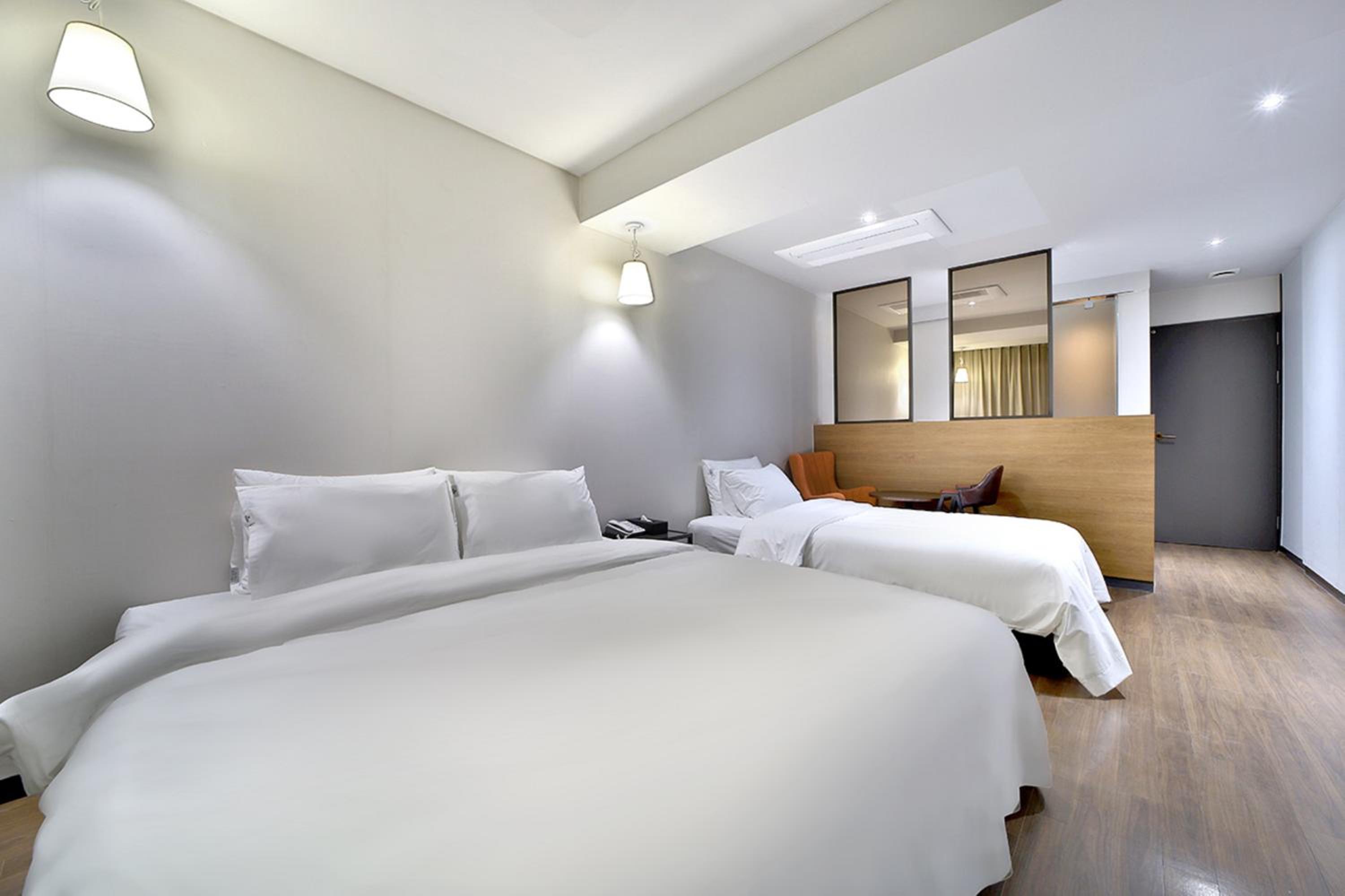 Twin Room with Terrace photo 2