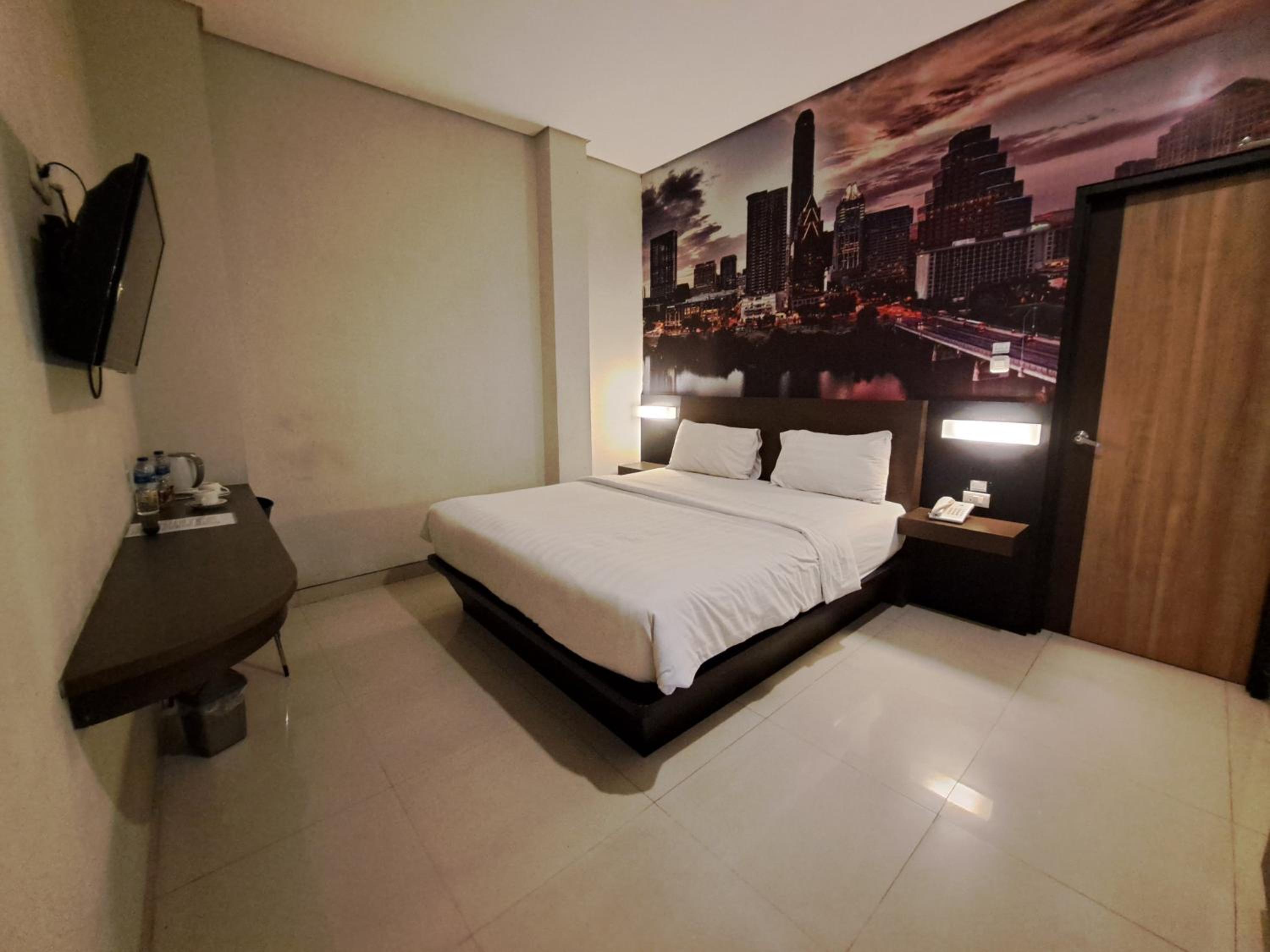 Deluxe King Room photo 2
